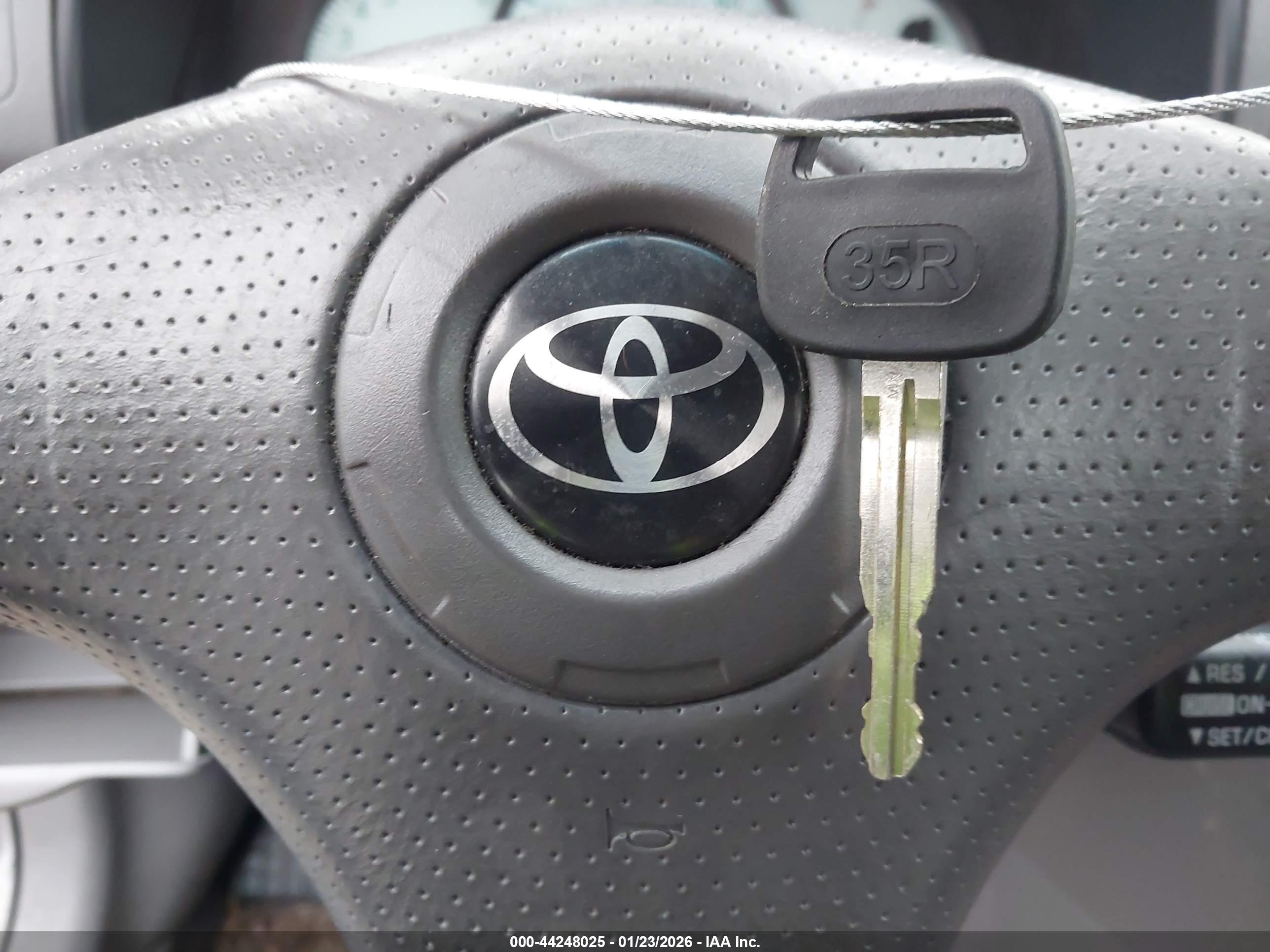 TOYOTA COROLLA image 11