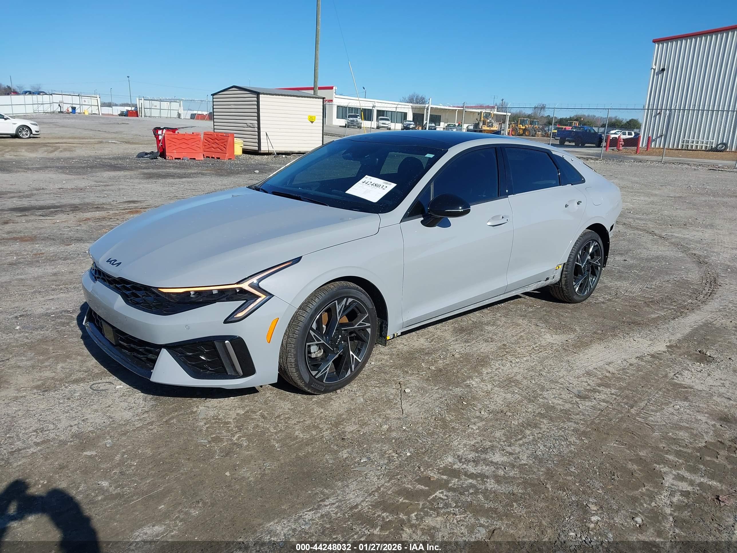 KIA K5 image 2