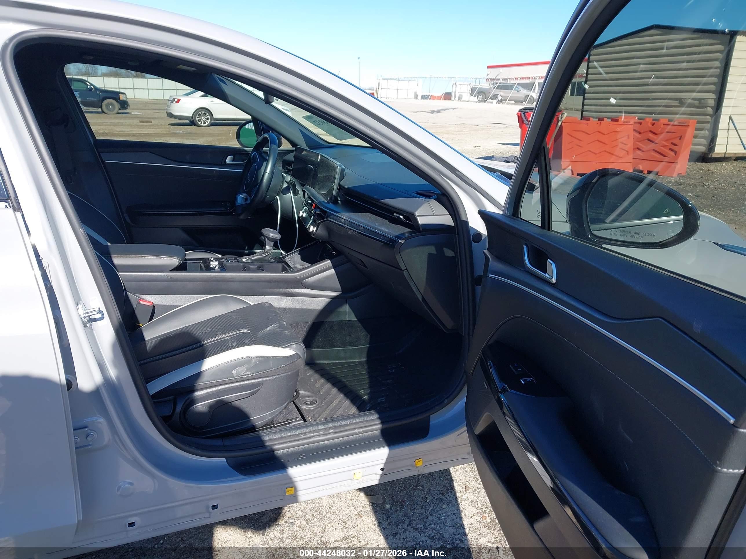 KIA K5 image 5