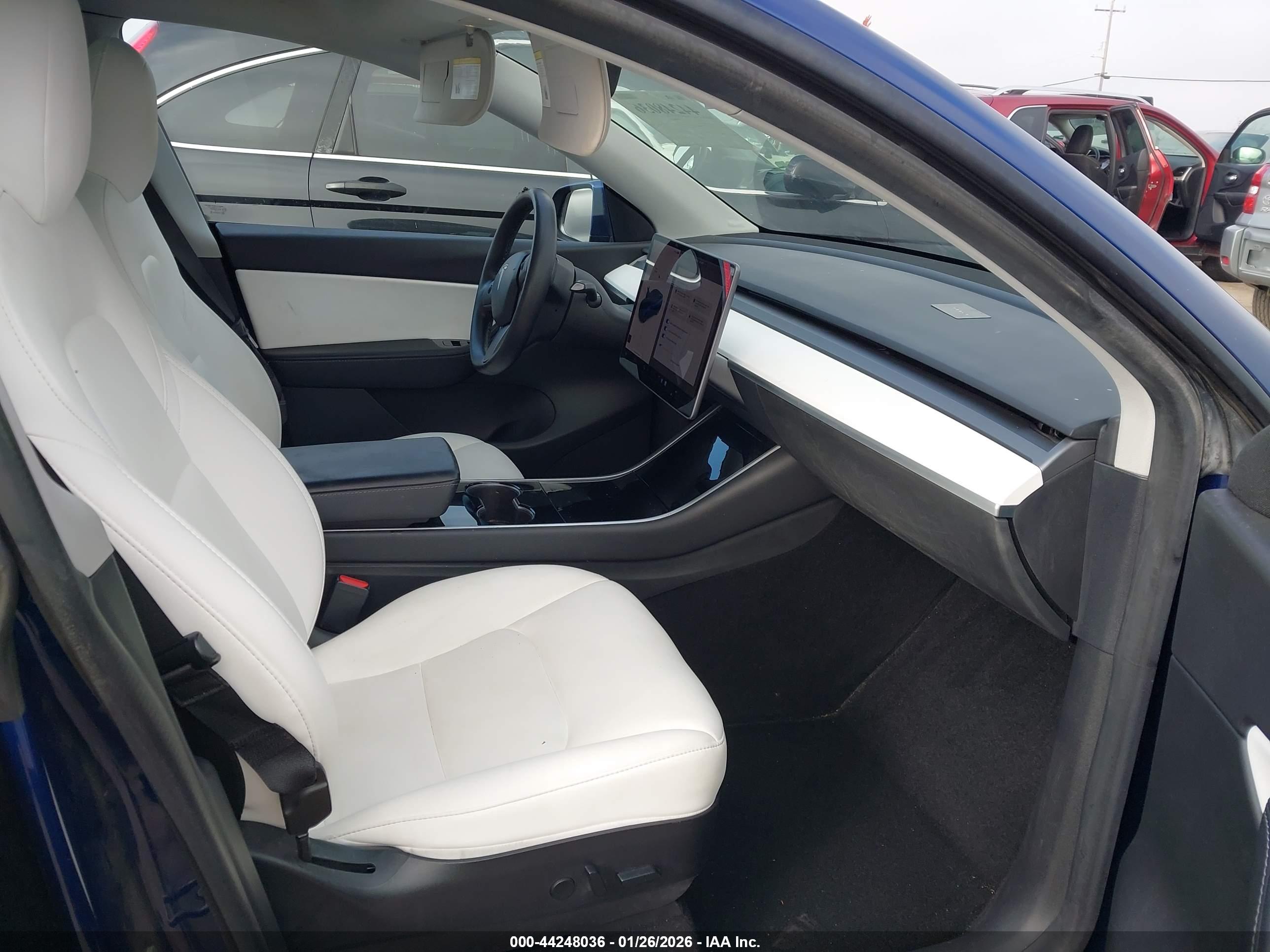 TESLA MODEL image 5