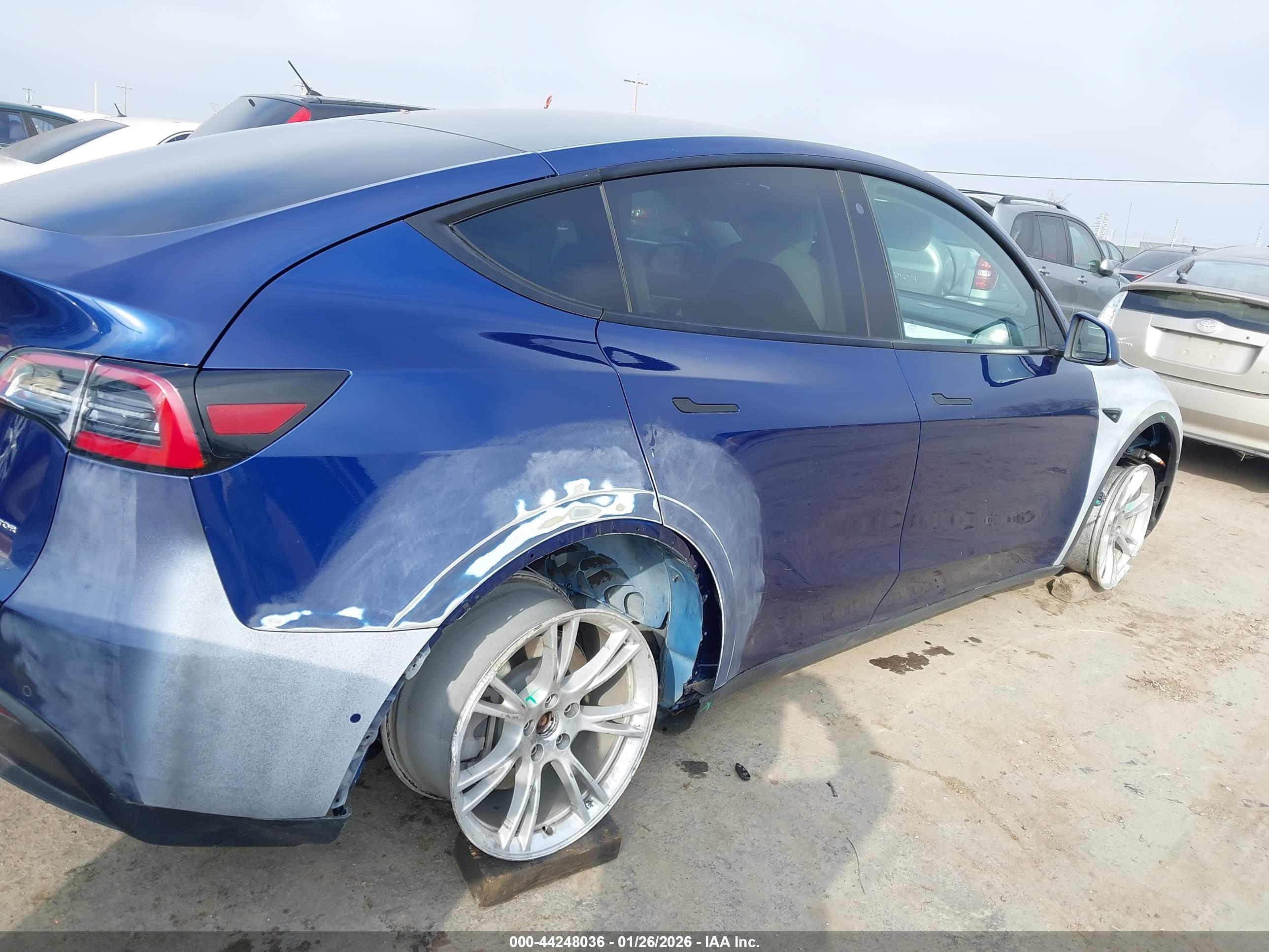 TESLA MODEL image 6