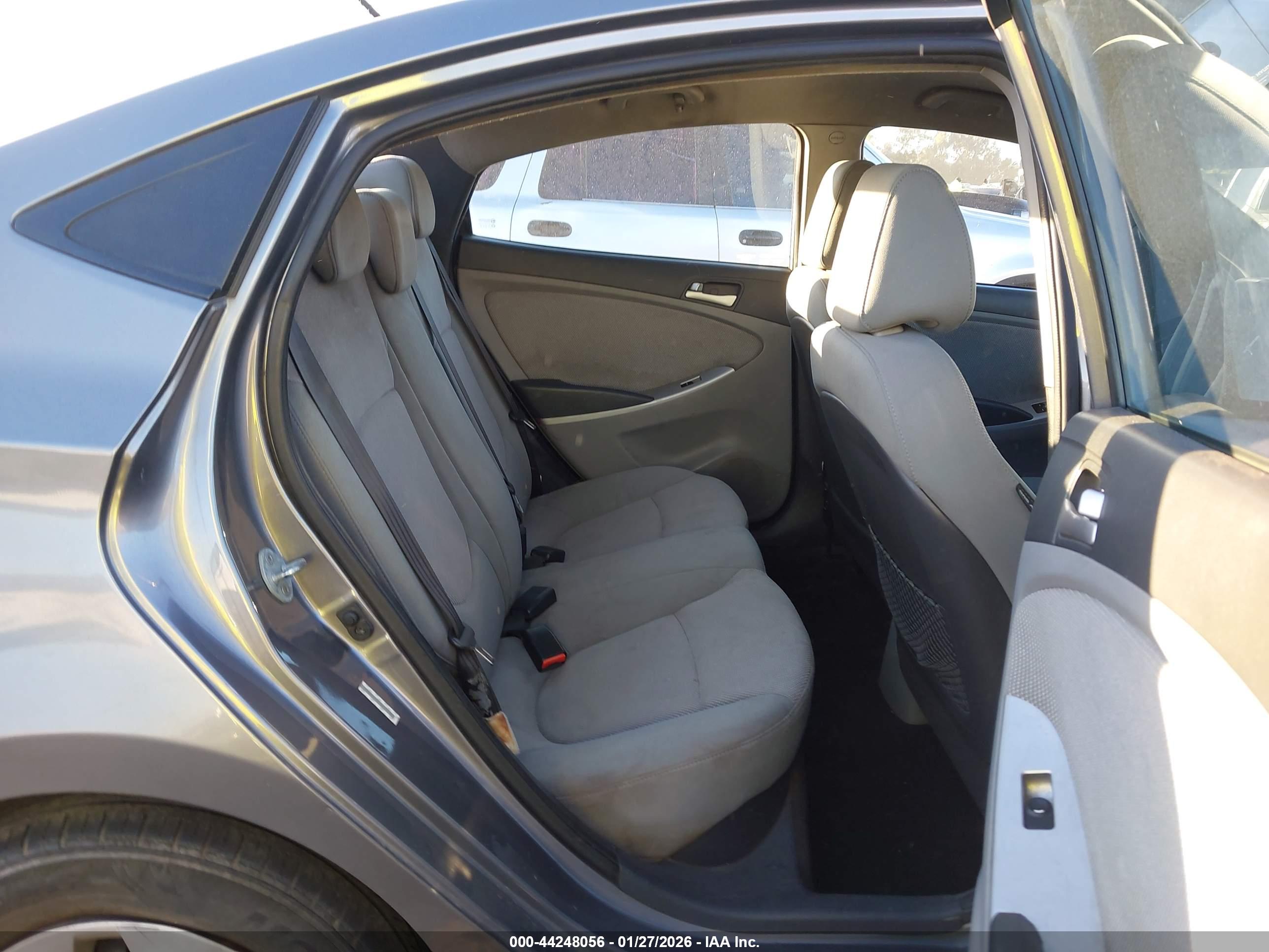 HYUNDAI ACCENT image 8
