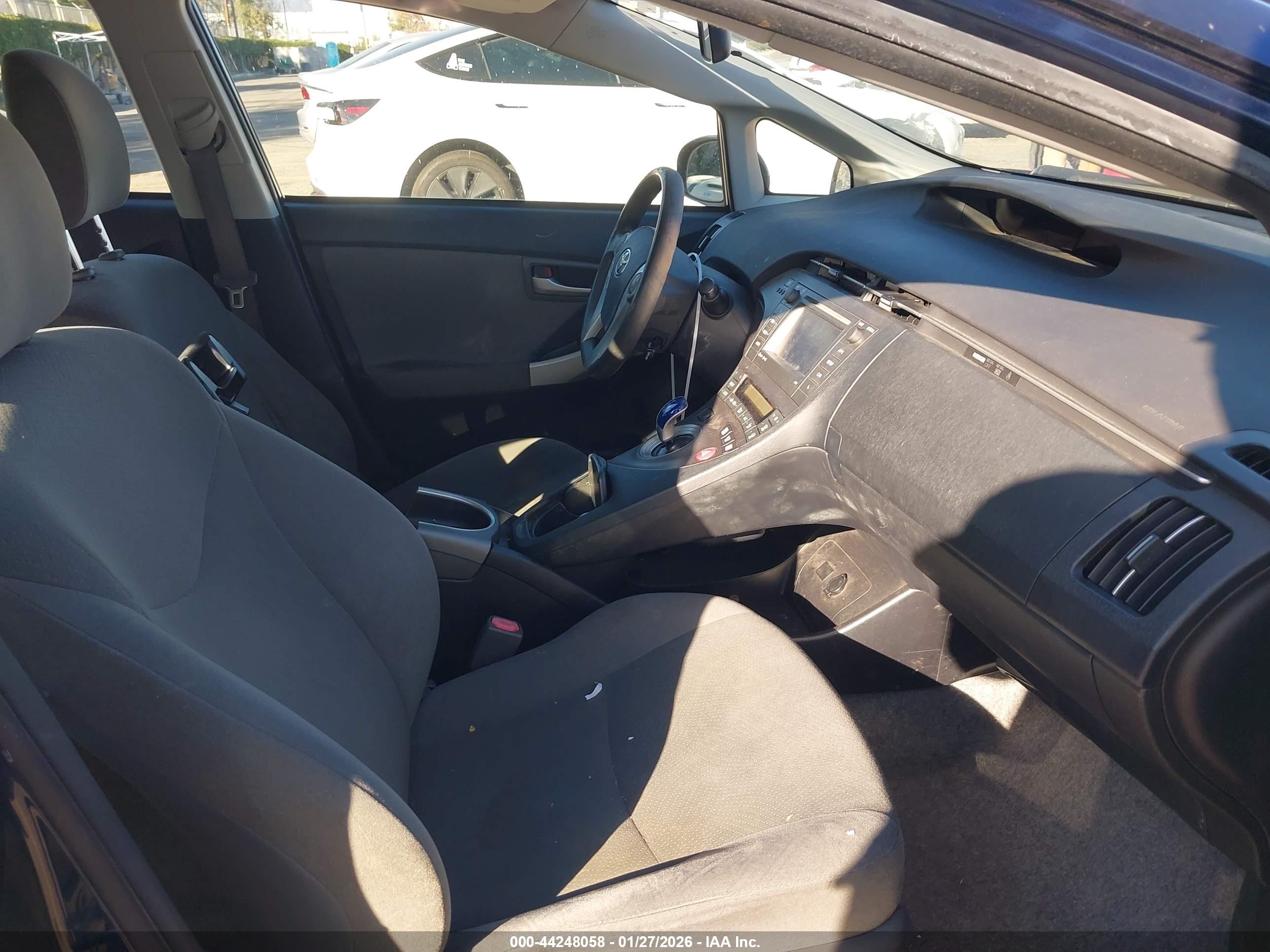 TOYOTA PRIUS image 5