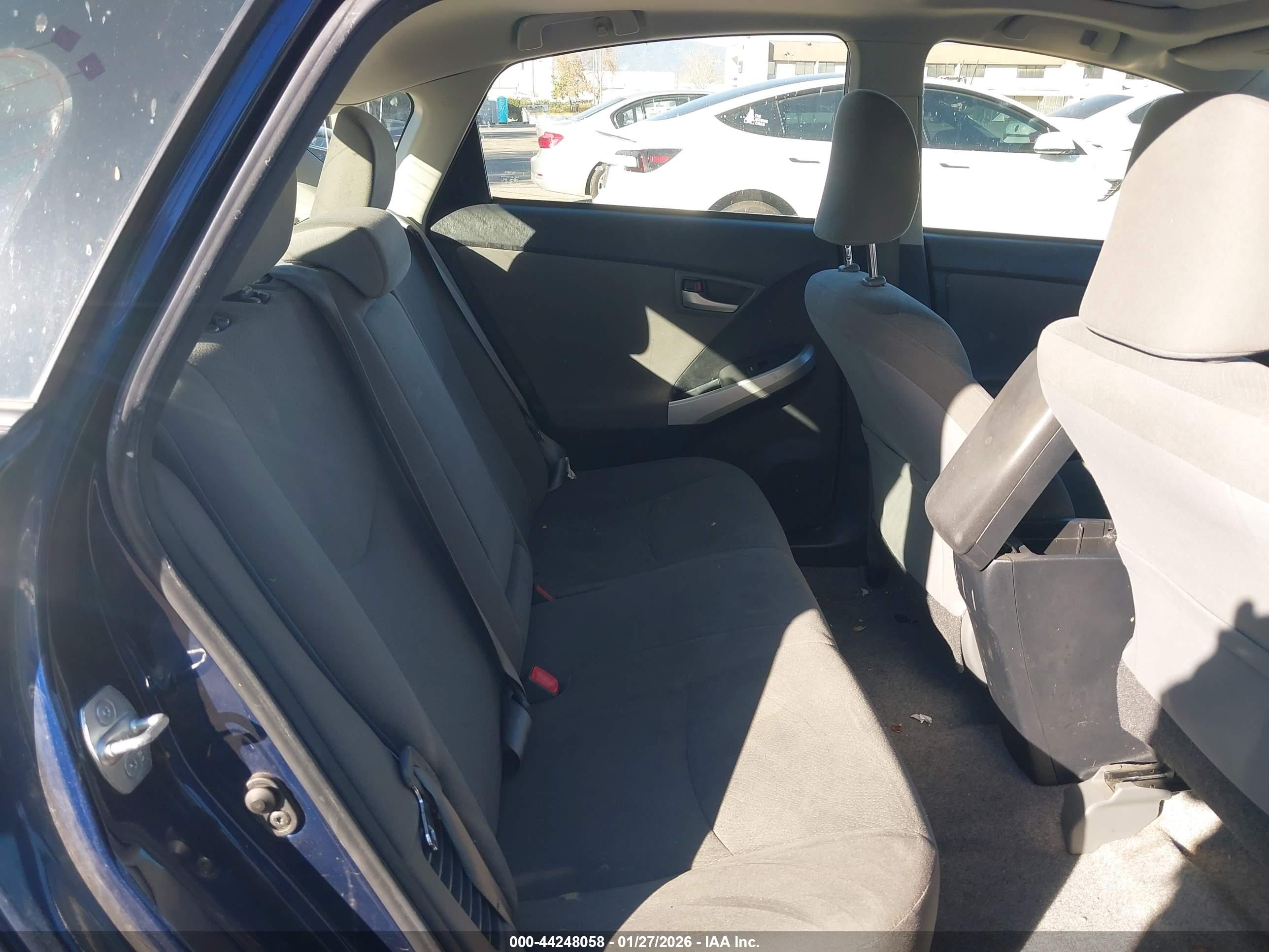 TOYOTA PRIUS image 8