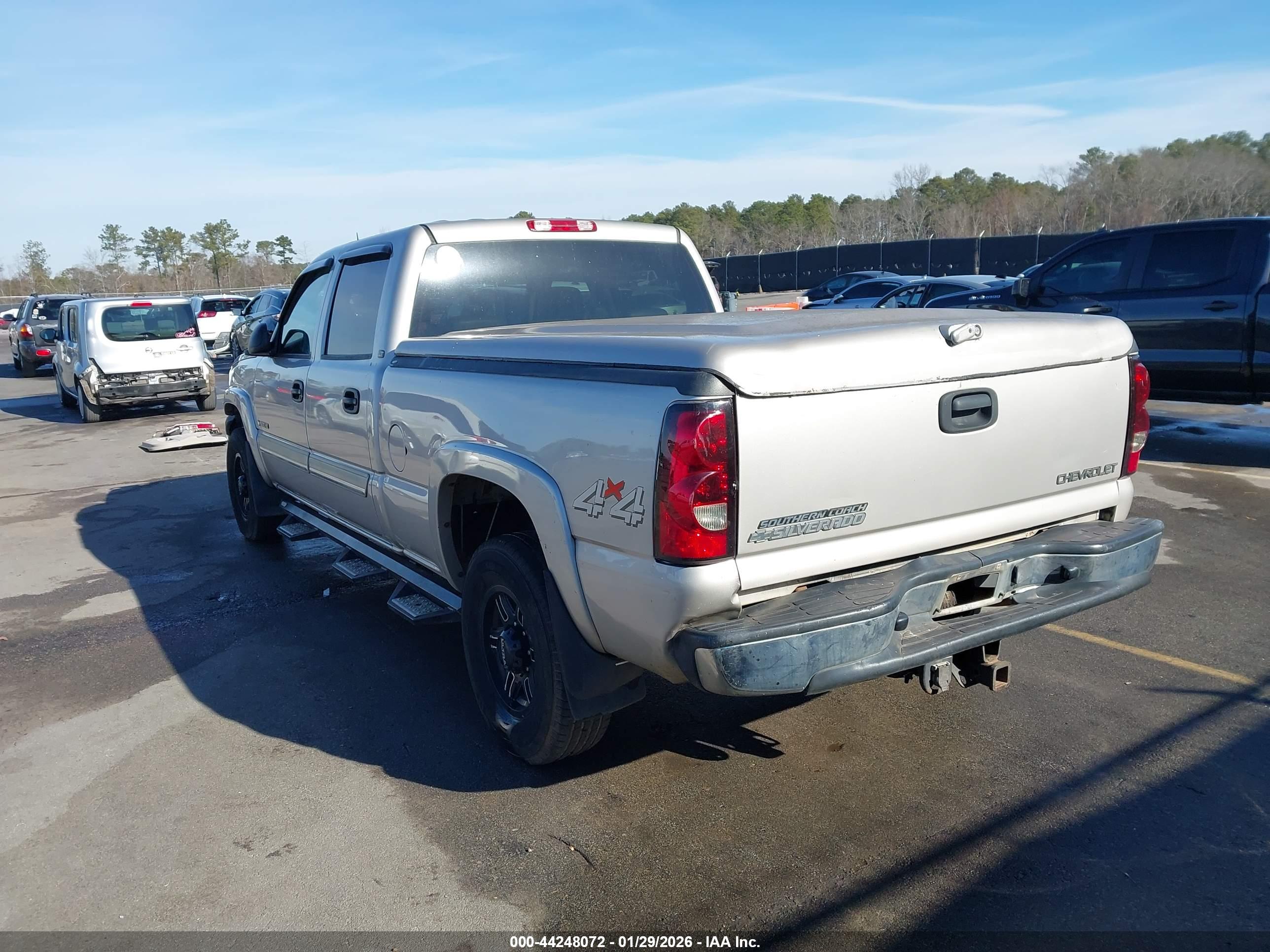 CHEVROLET SILVERADO image 3