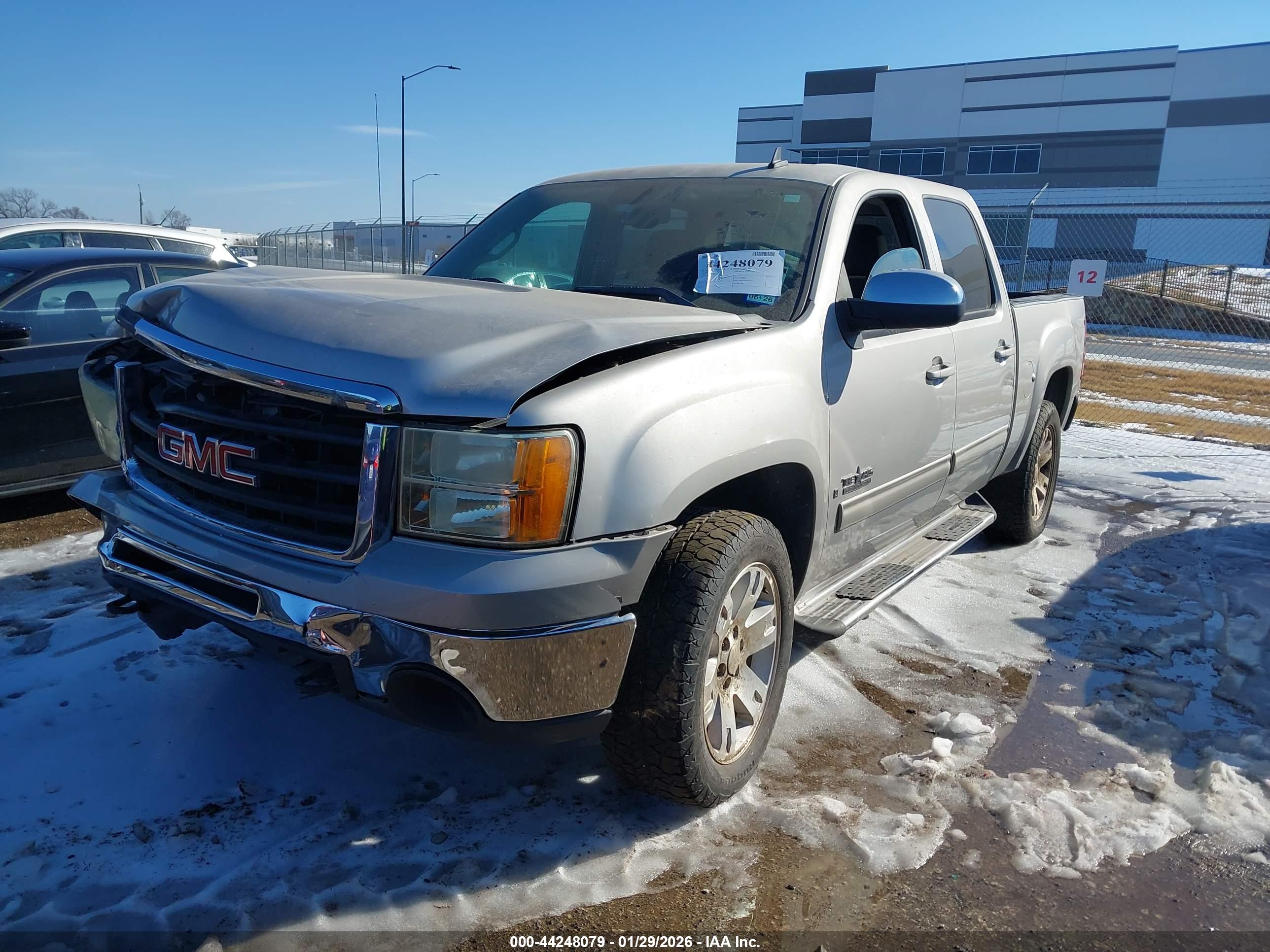 GMC SIERRA image 2