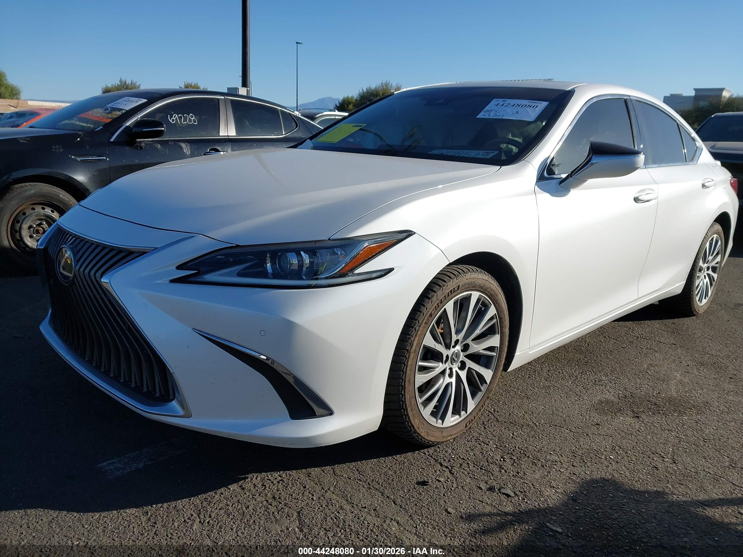 LEXUS ES image 2