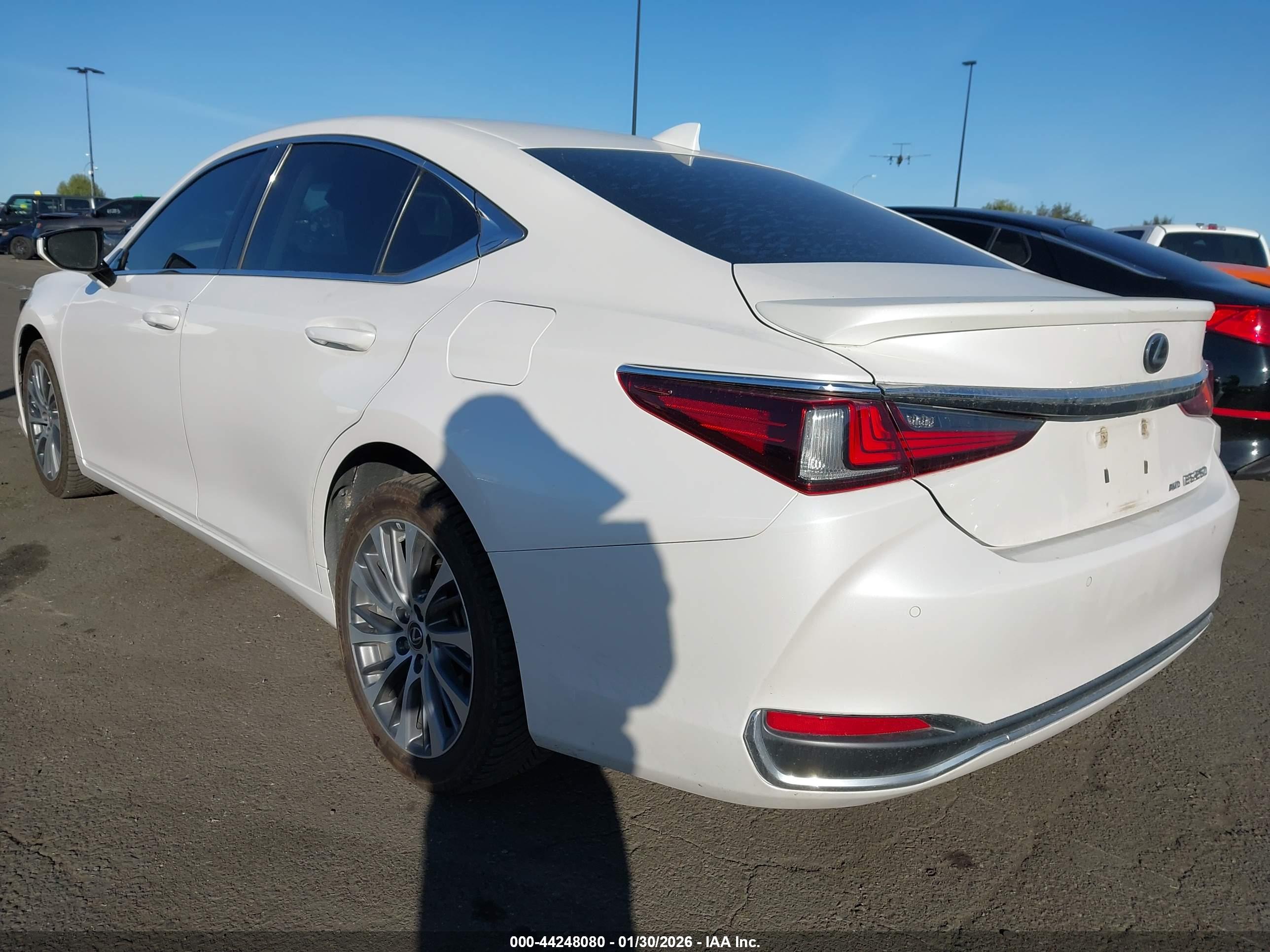 LEXUS ES image 3