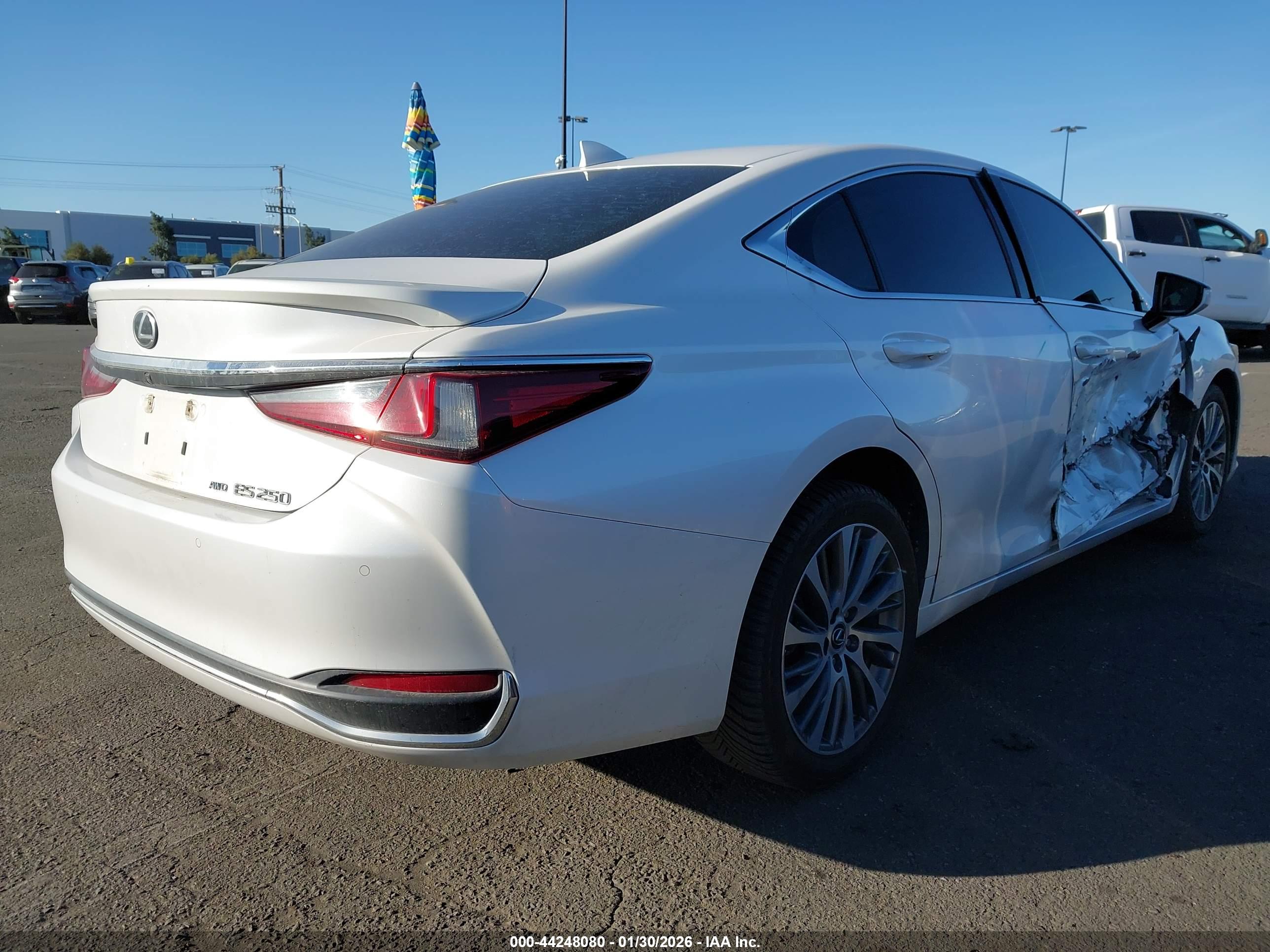 LEXUS ES image 4