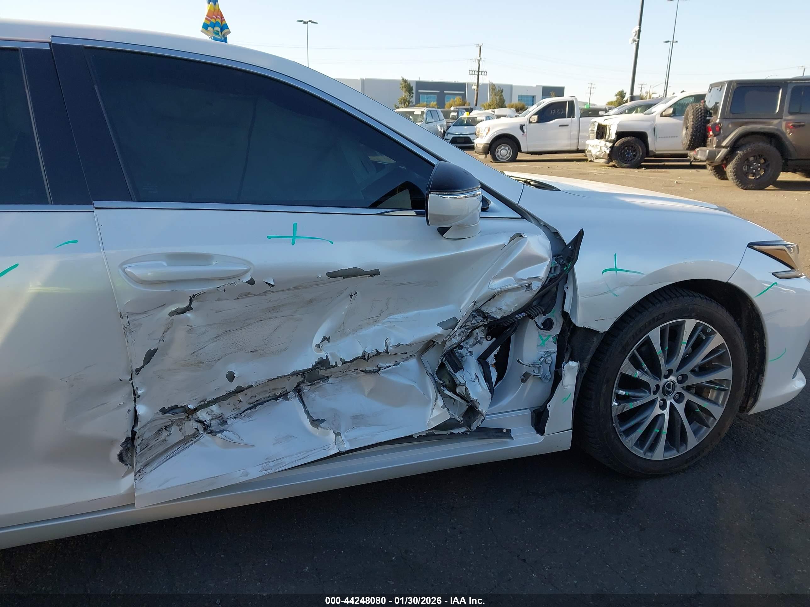 LEXUS ES image 6