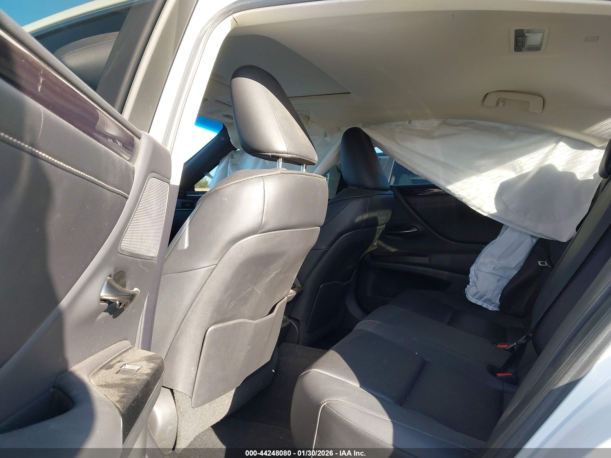 LEXUS ES image 8