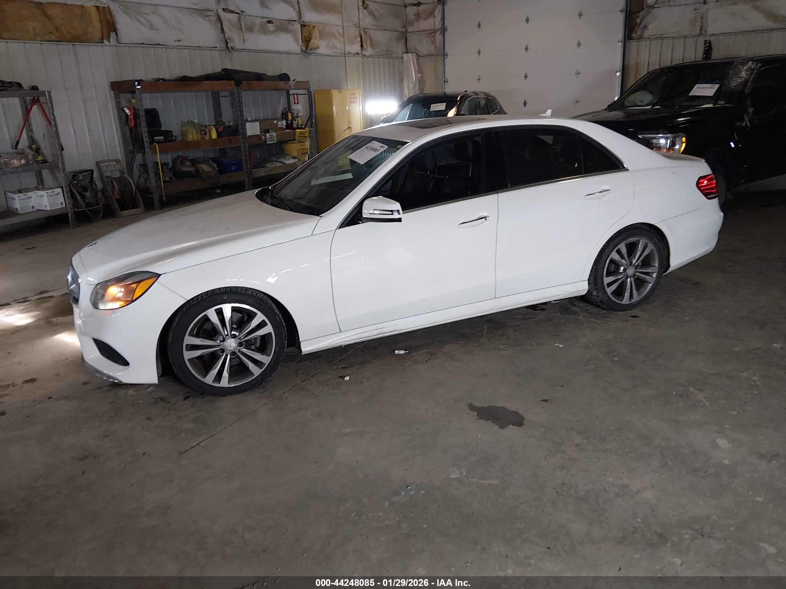 MERCEDES-BENZ E image 2