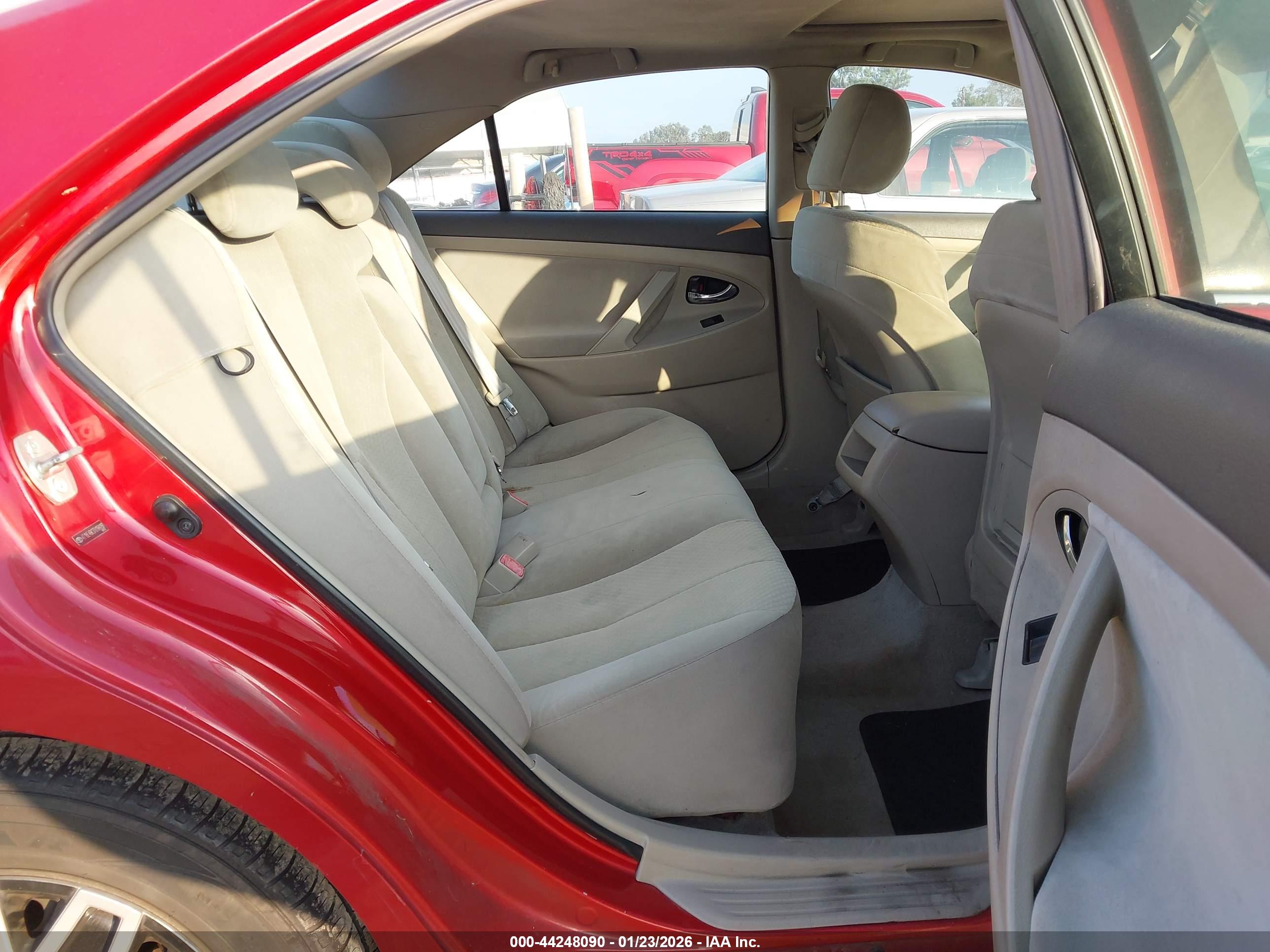 TOYOTA CAMRY image 8