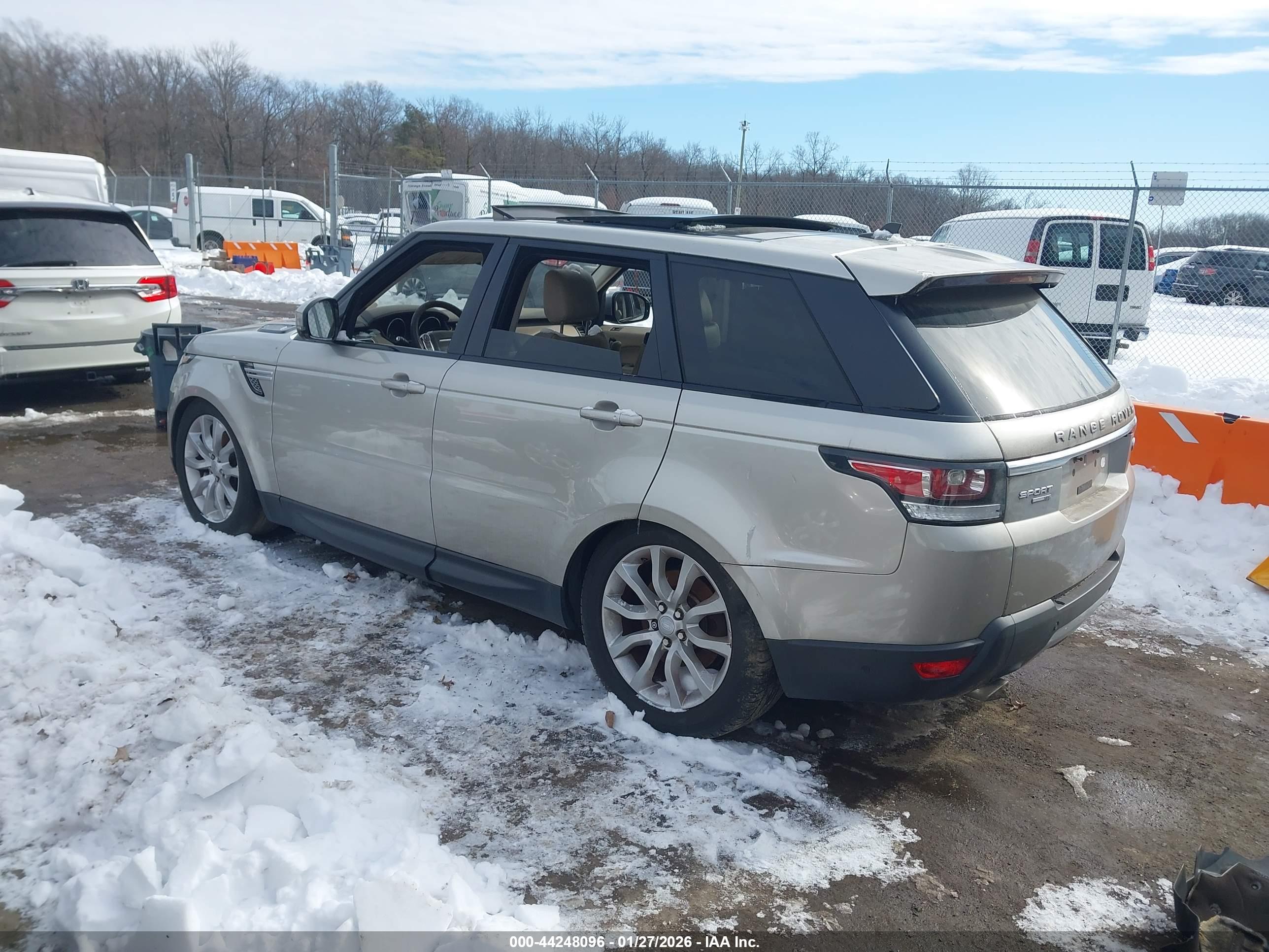 LAND ROVER image 3