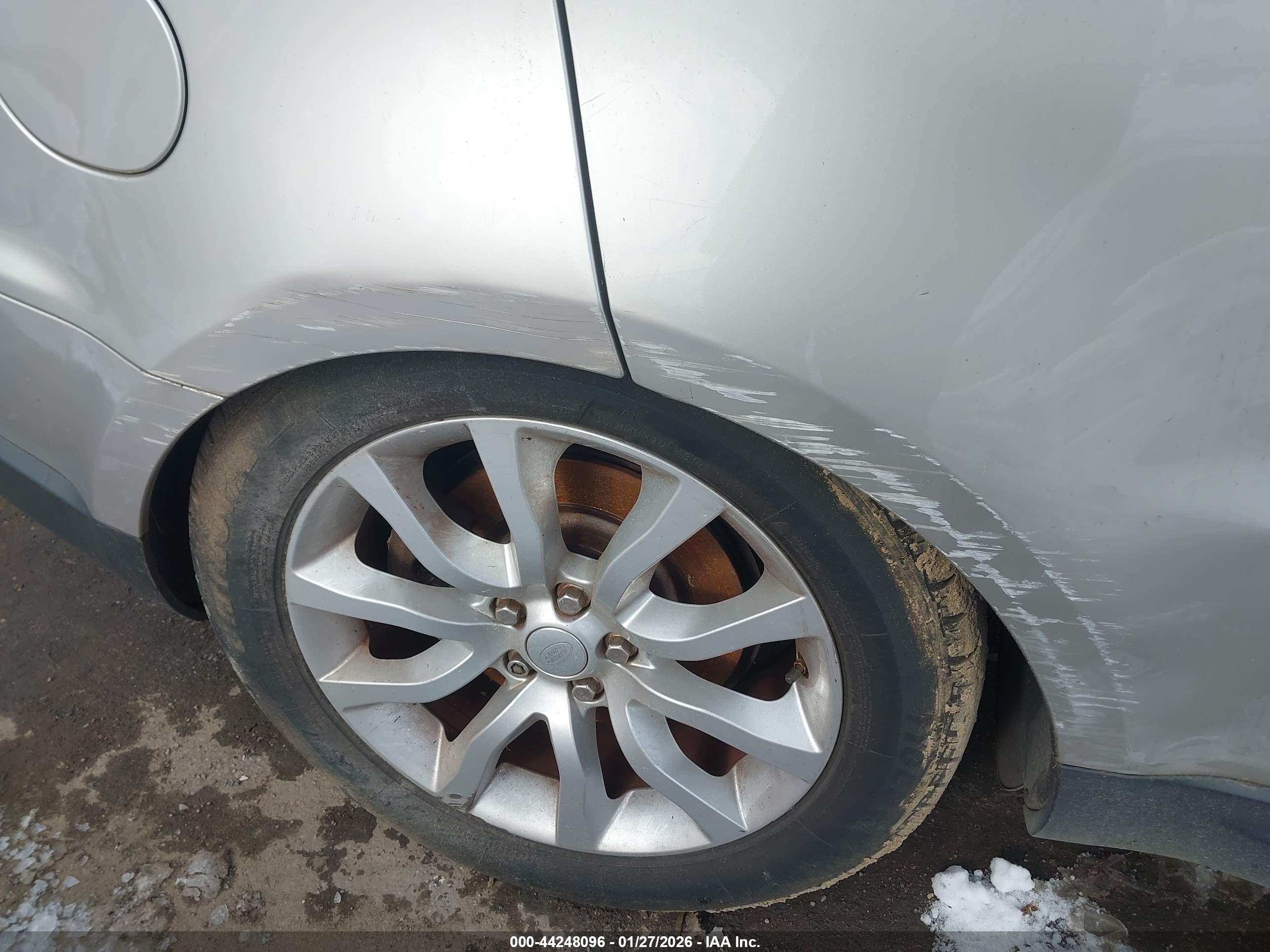LAND ROVER image 6