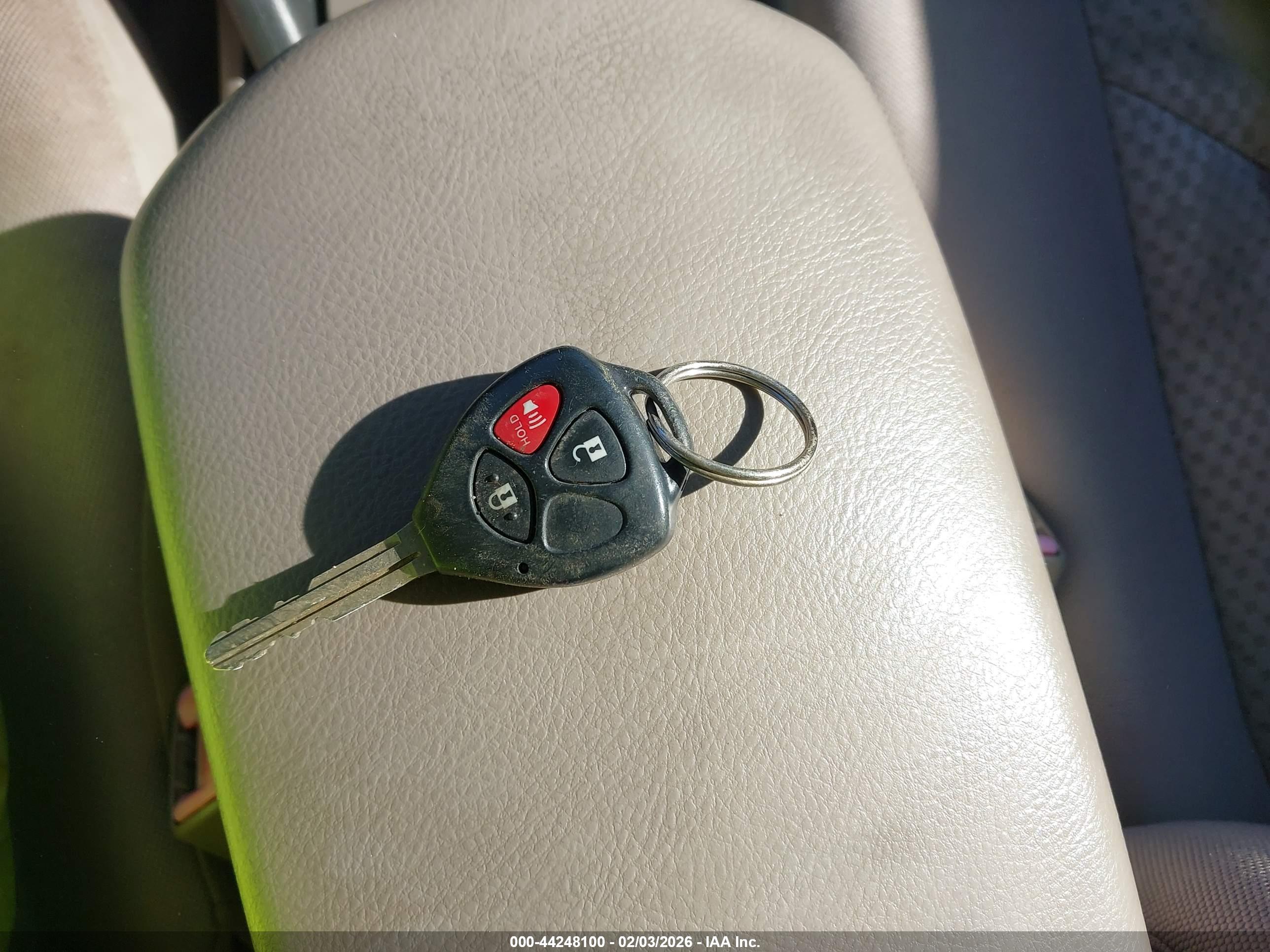 TOYOTA RAV4 image 11