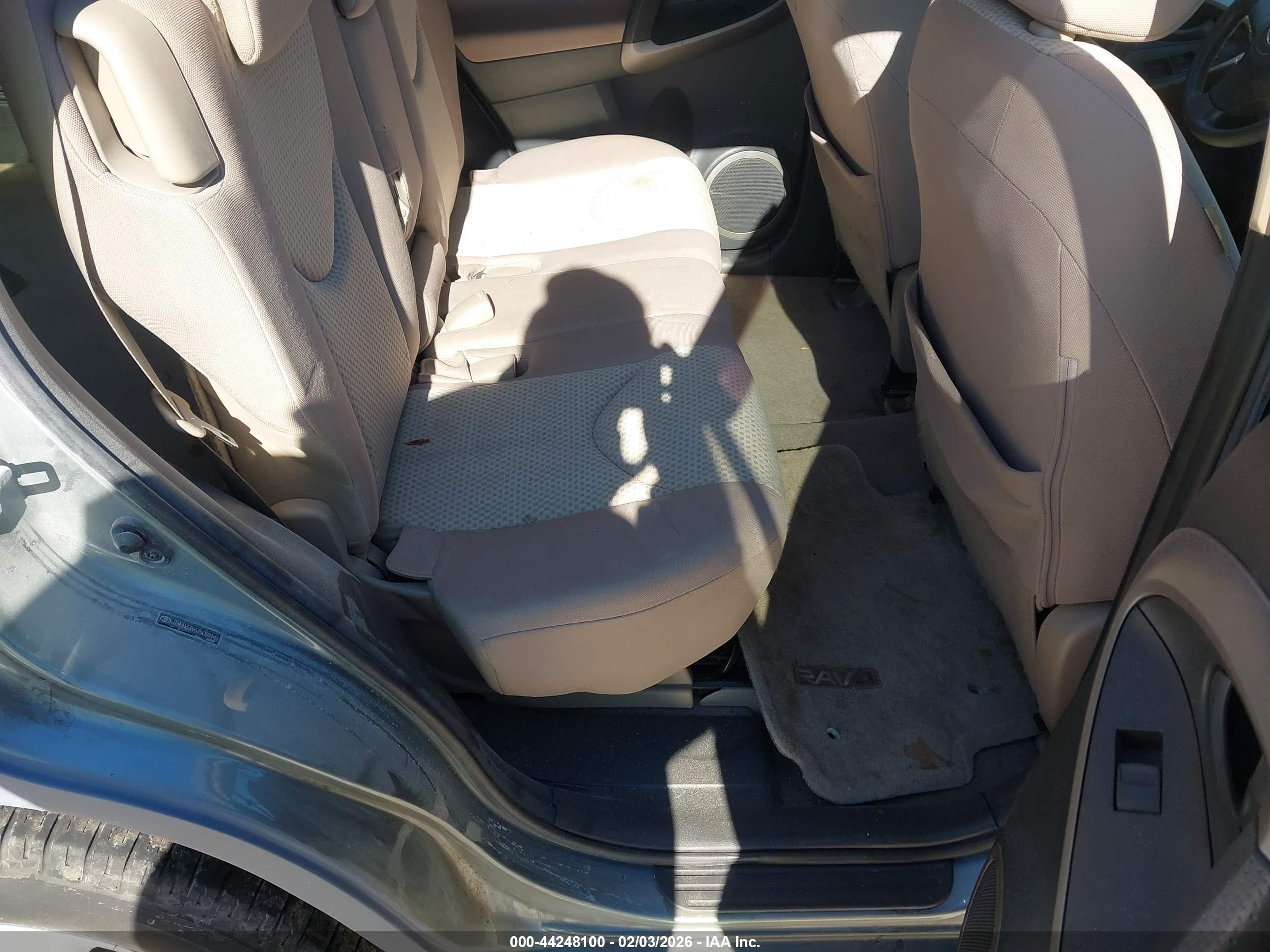 TOYOTA RAV4 image 8