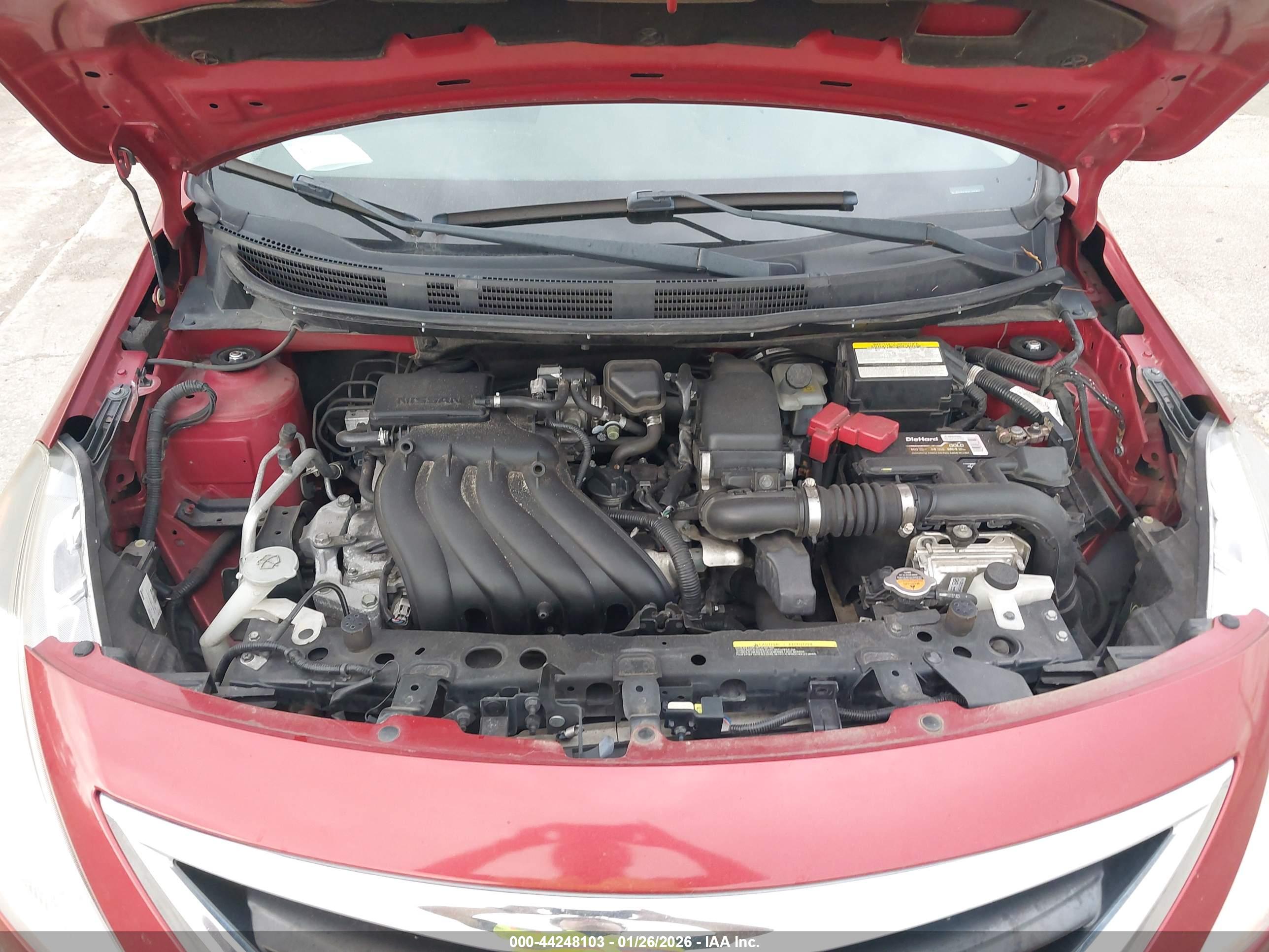 NISSAN VERSA image 10