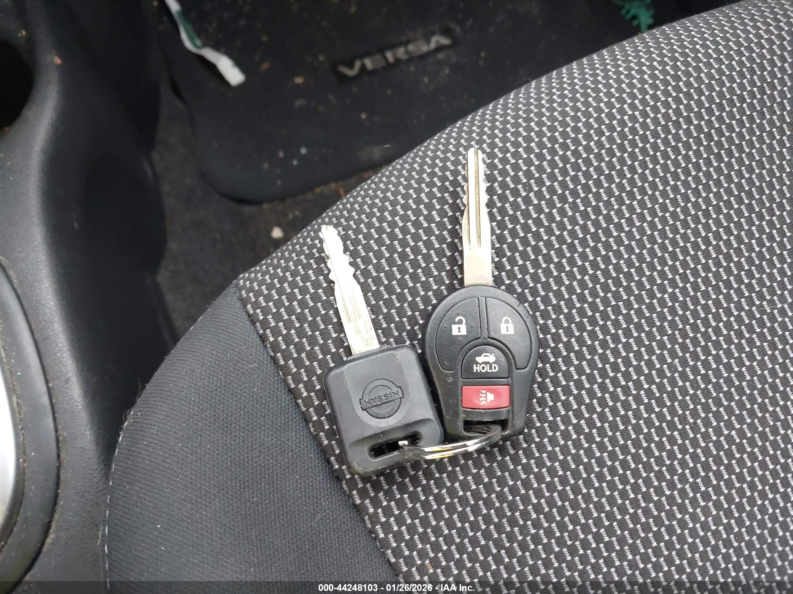 NISSAN VERSA image 11