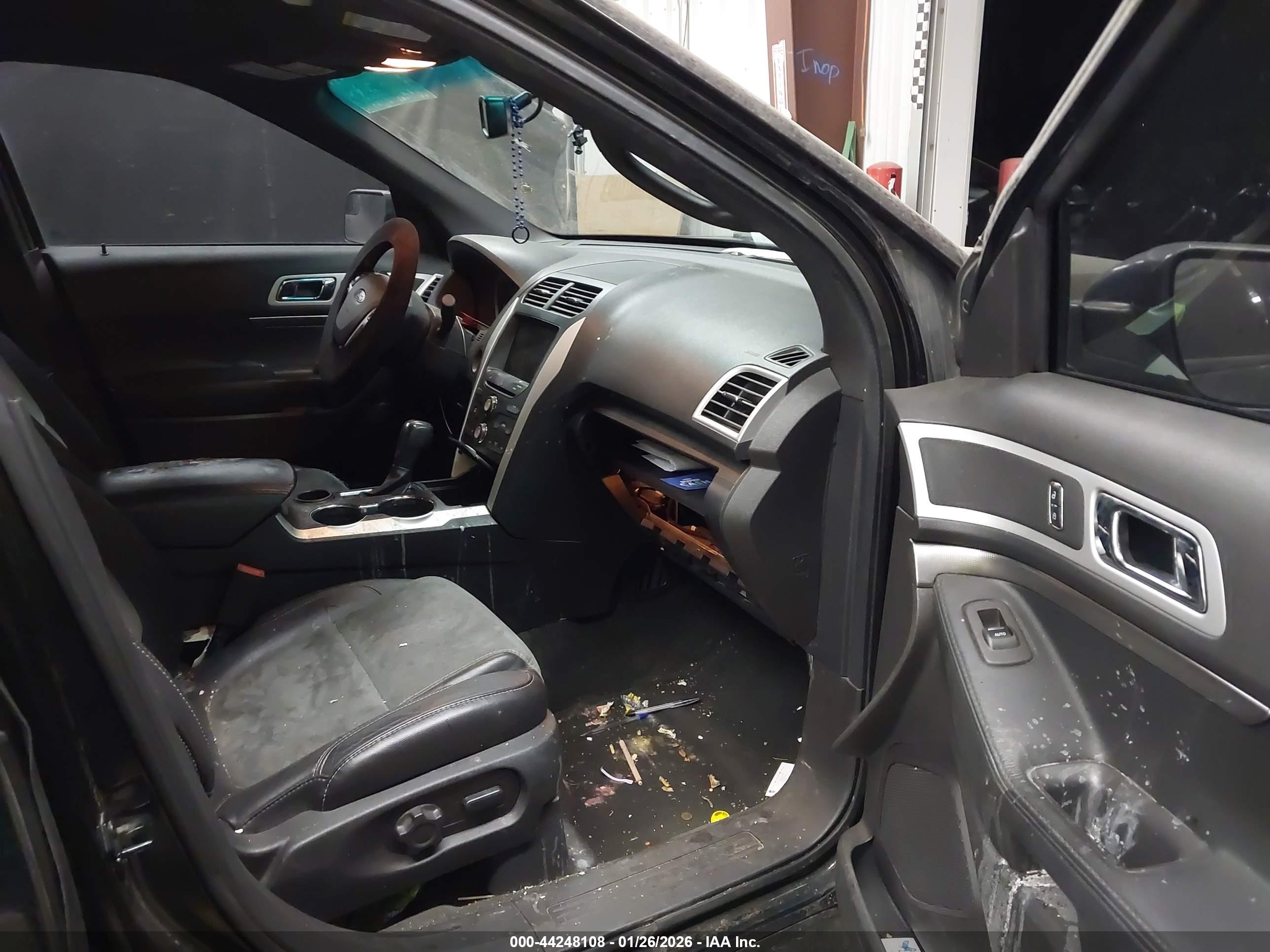 FORD EXPLORER image 5