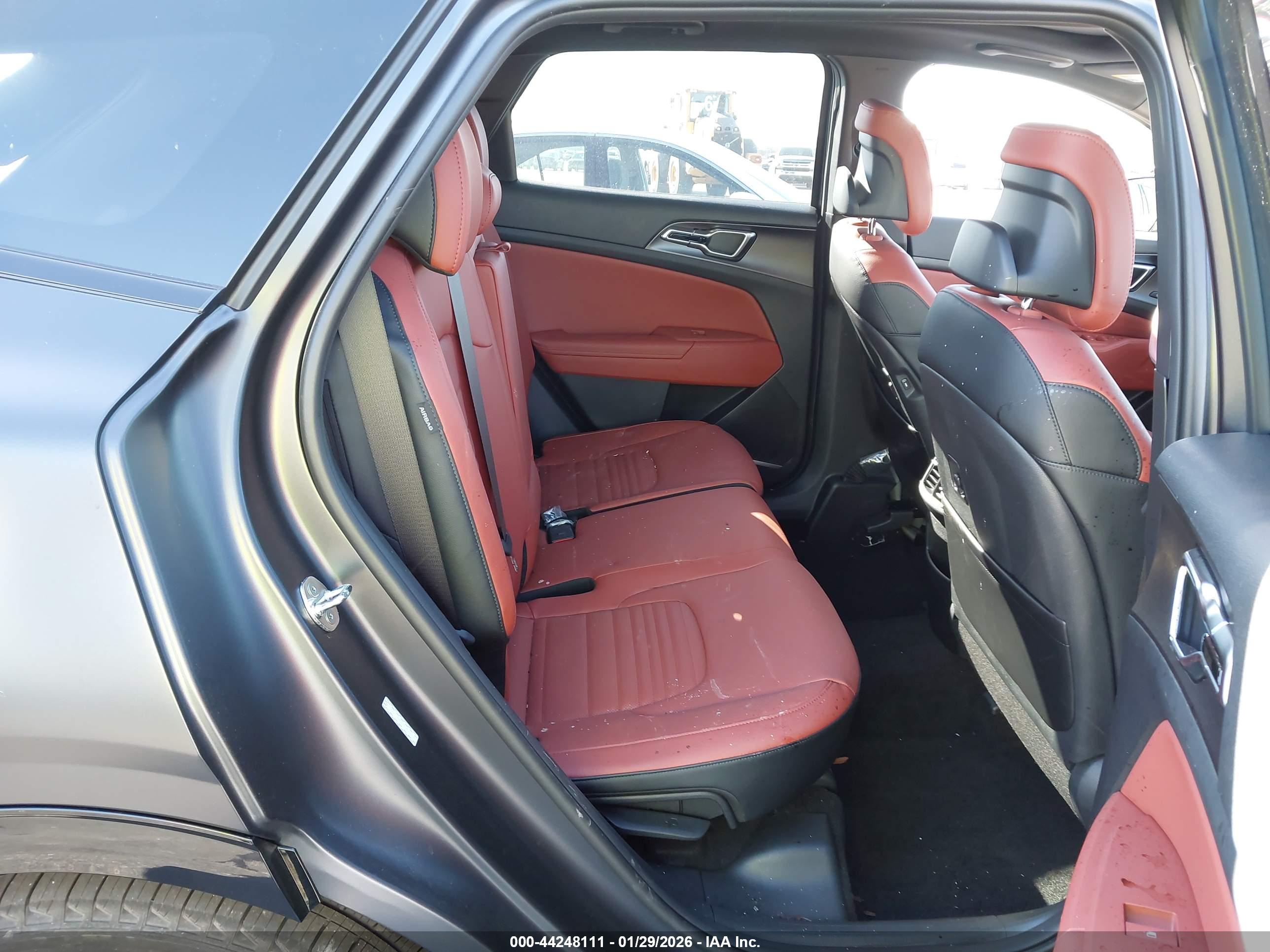 KIA SPORTAGE image 8