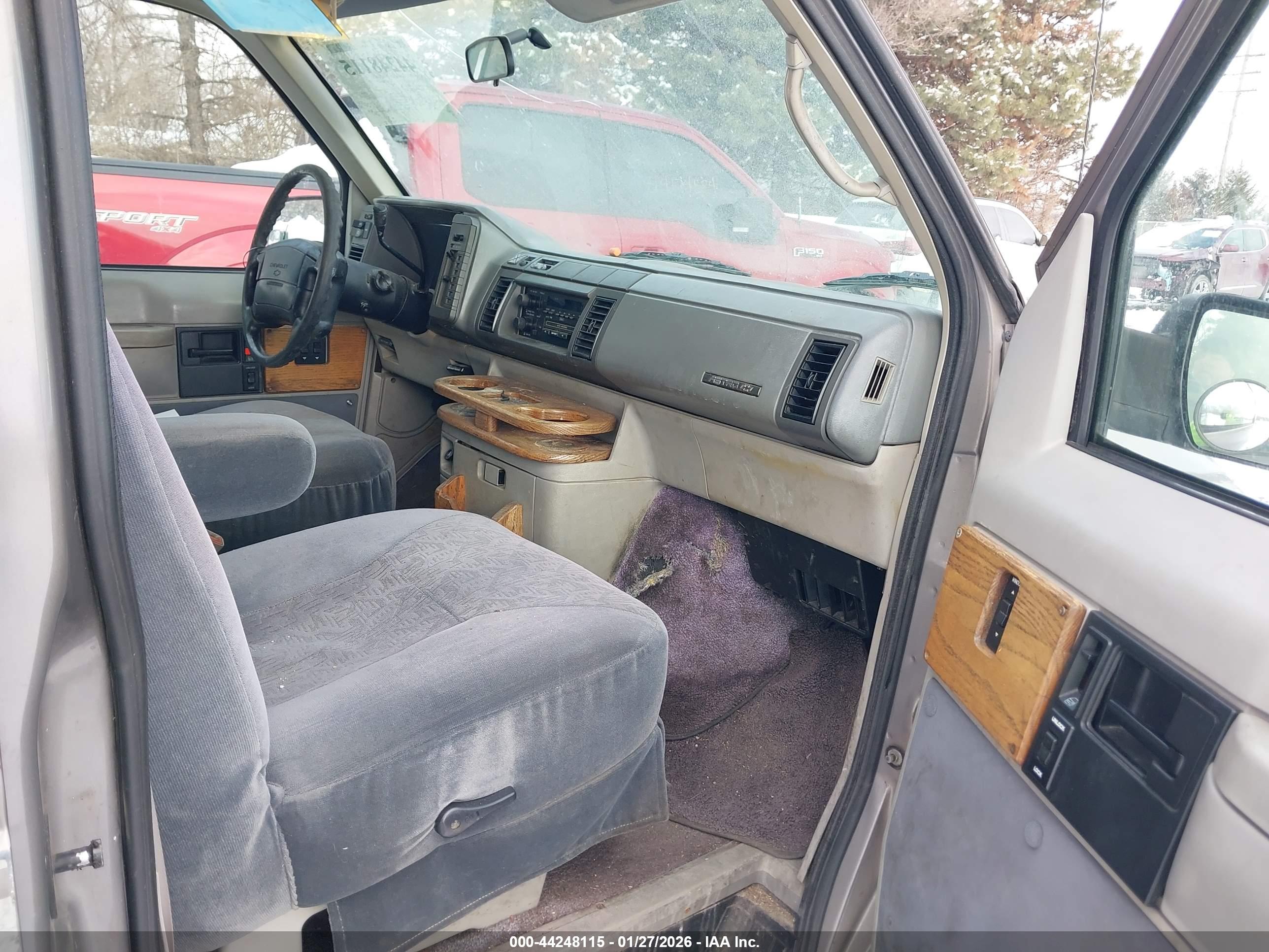 CHEVROLET ASTRO image 5