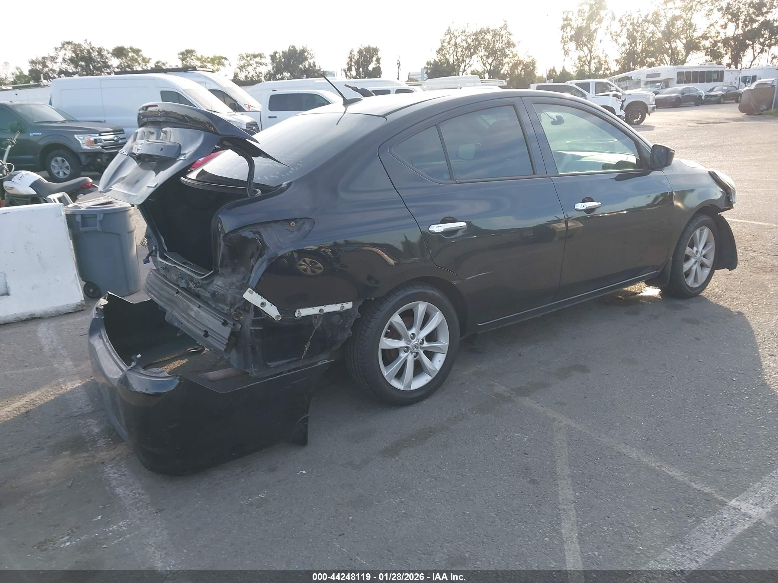 NISSAN VERSA image 4