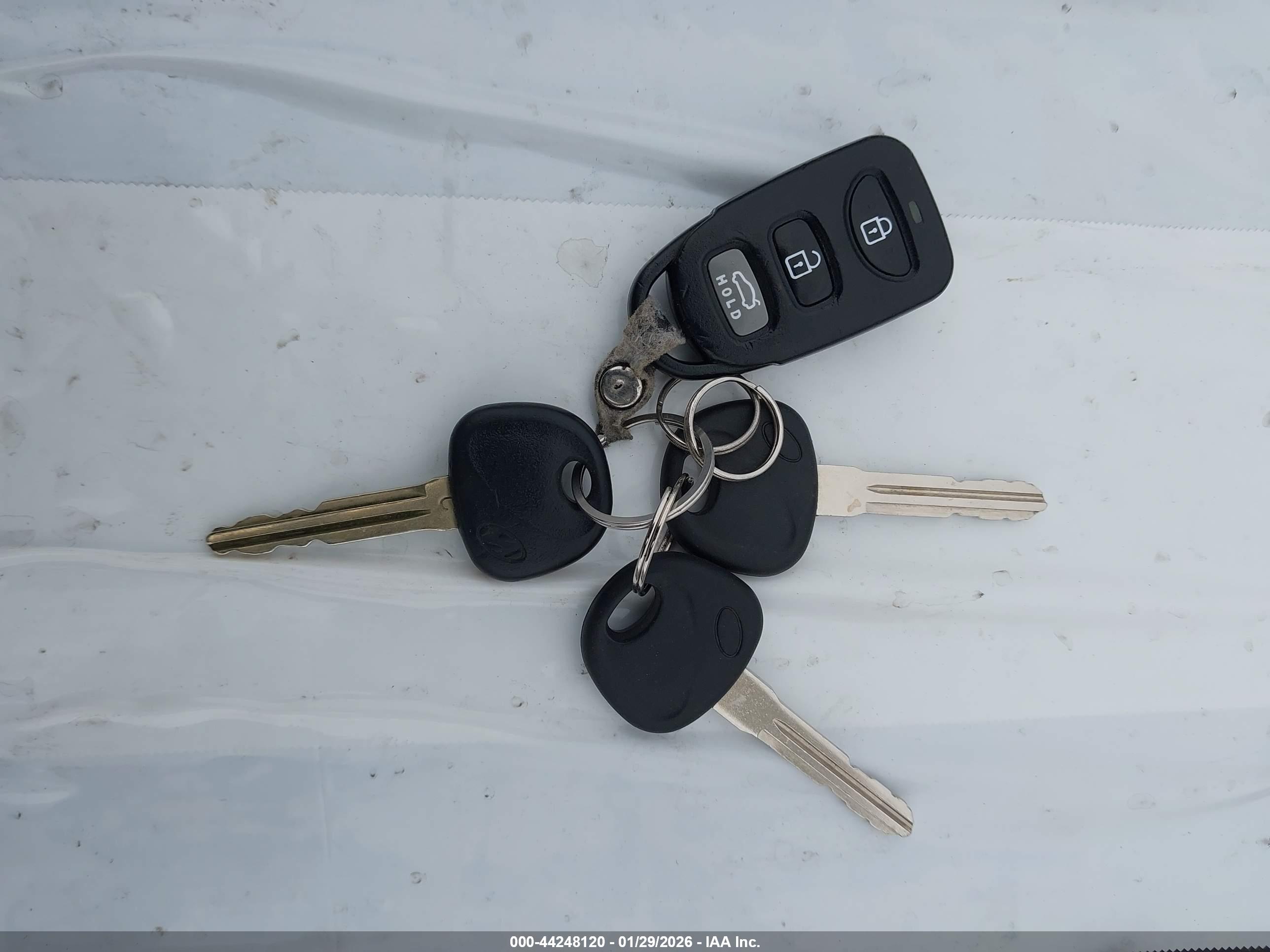 HYUNDAI ELANTRA image 11