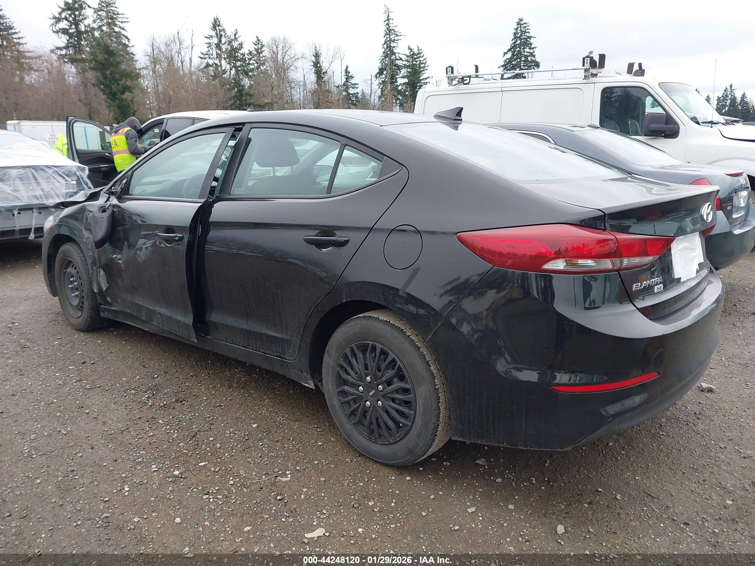 HYUNDAI ELANTRA image 3