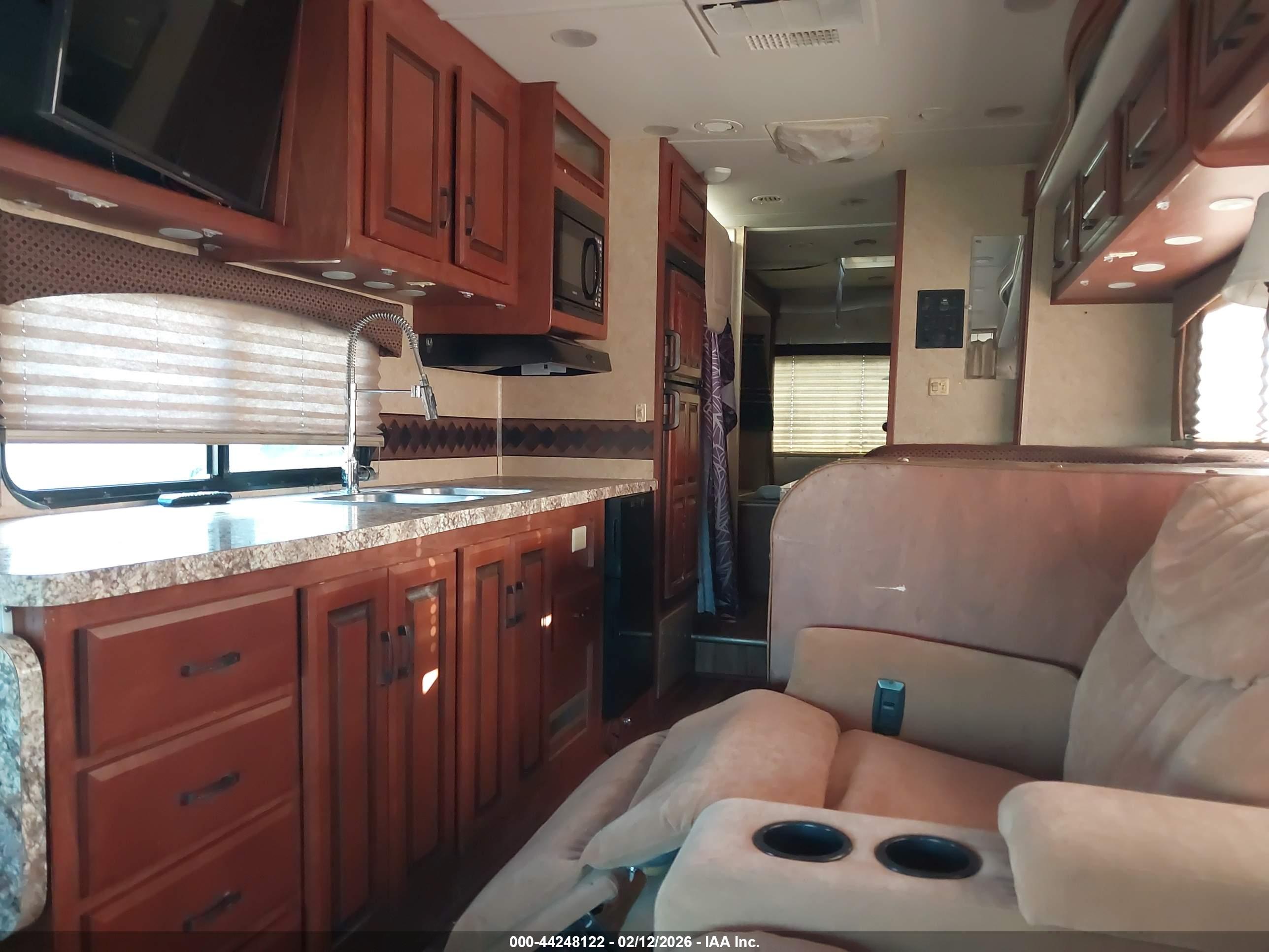 FORD E-450 image 7