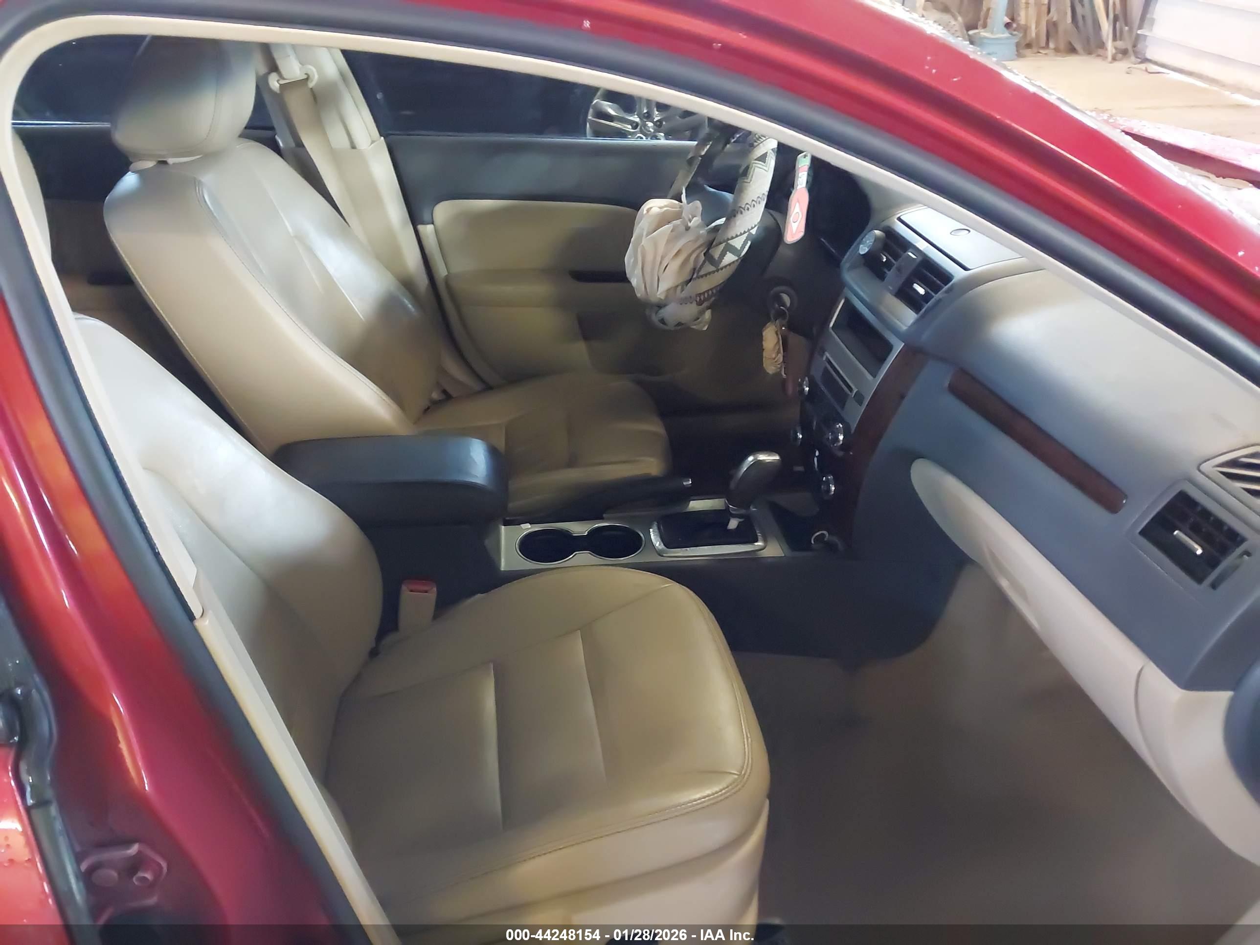 FORD FUSION image 5