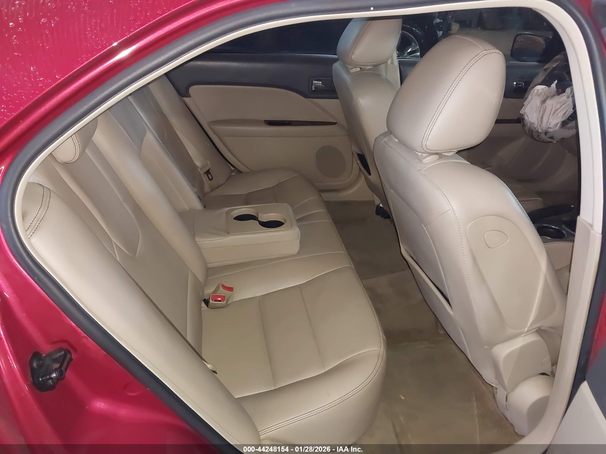 FORD FUSION image 8