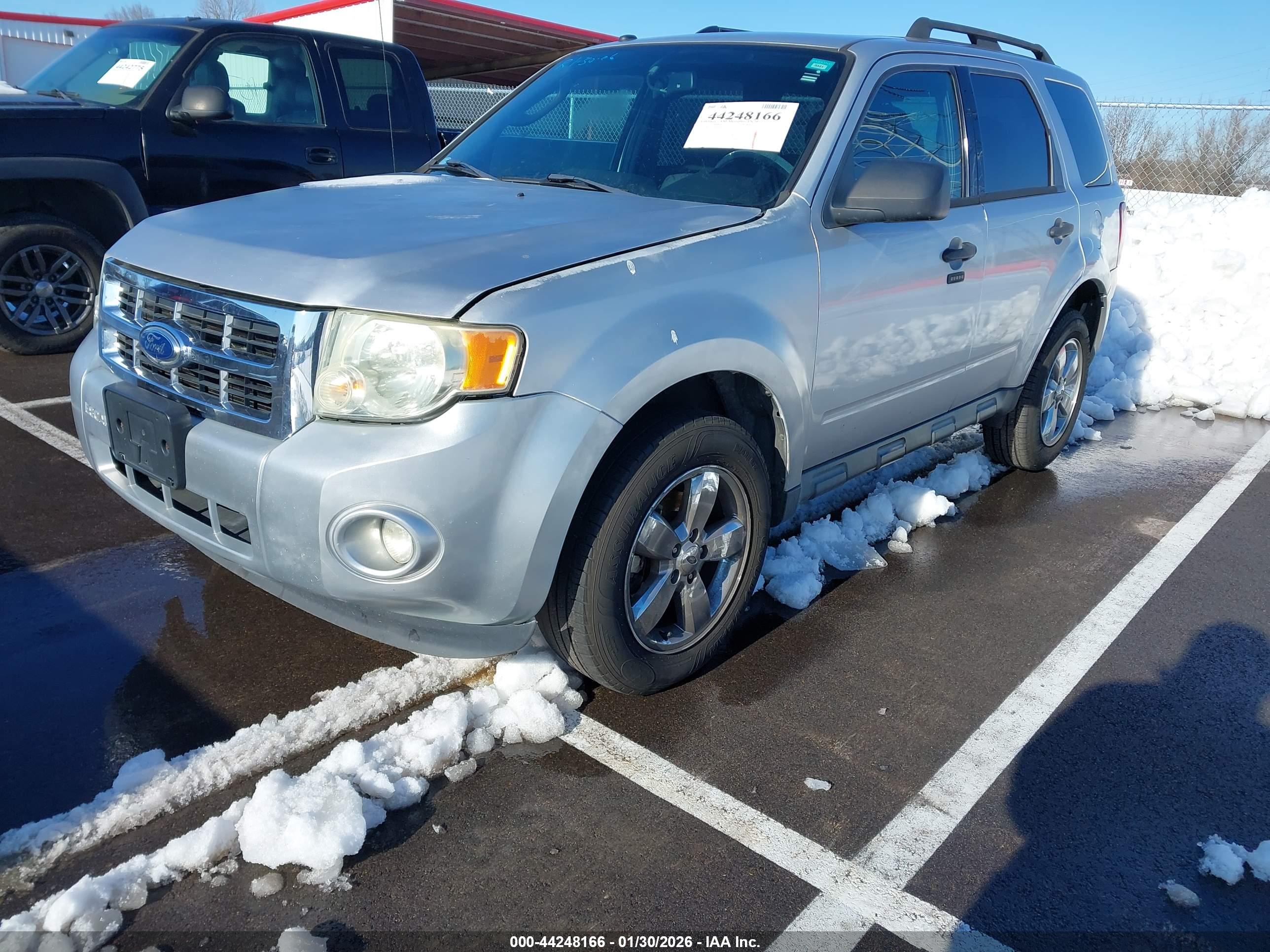 FORD ESCAPE image 2