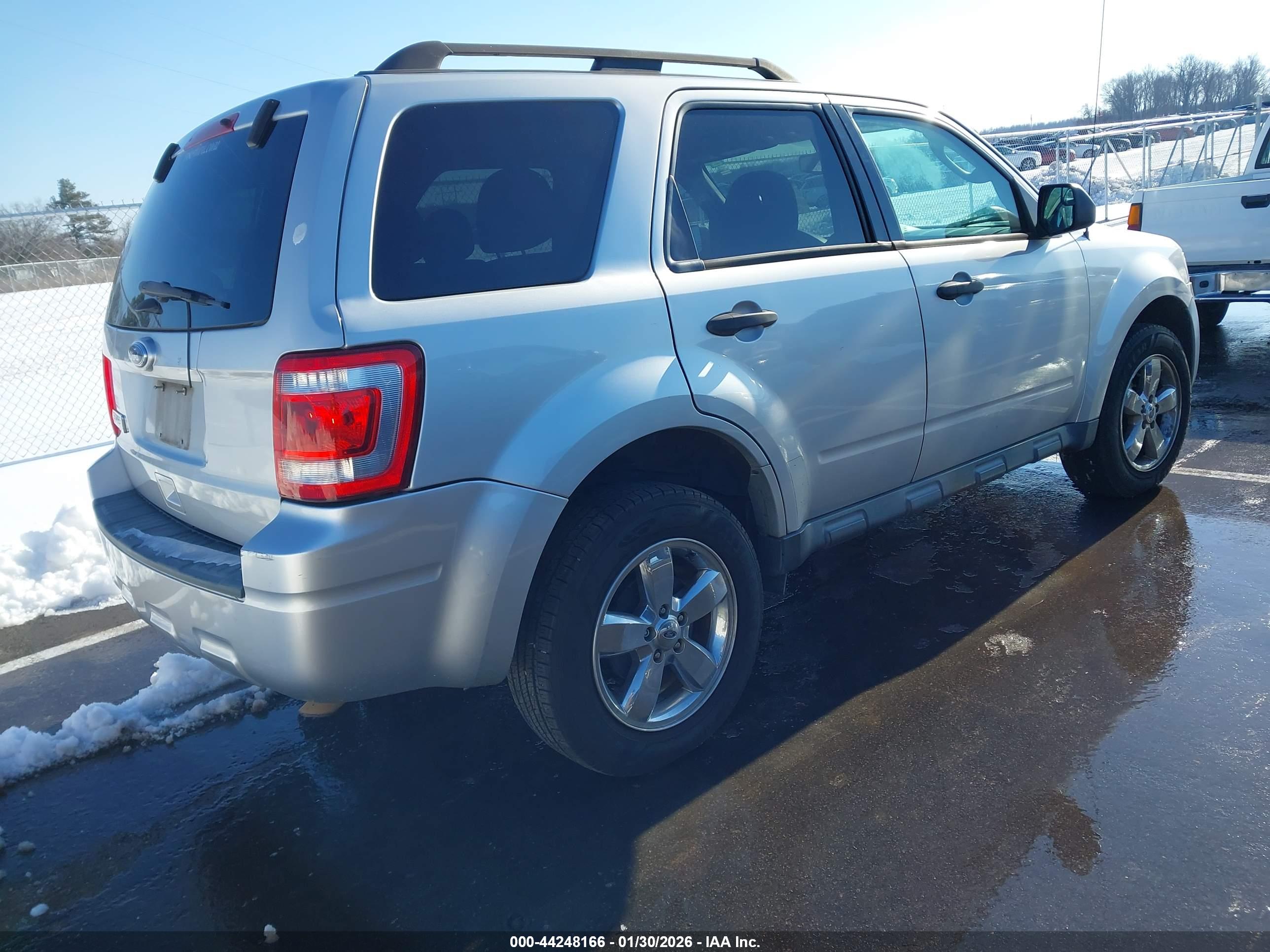 FORD ESCAPE image 4