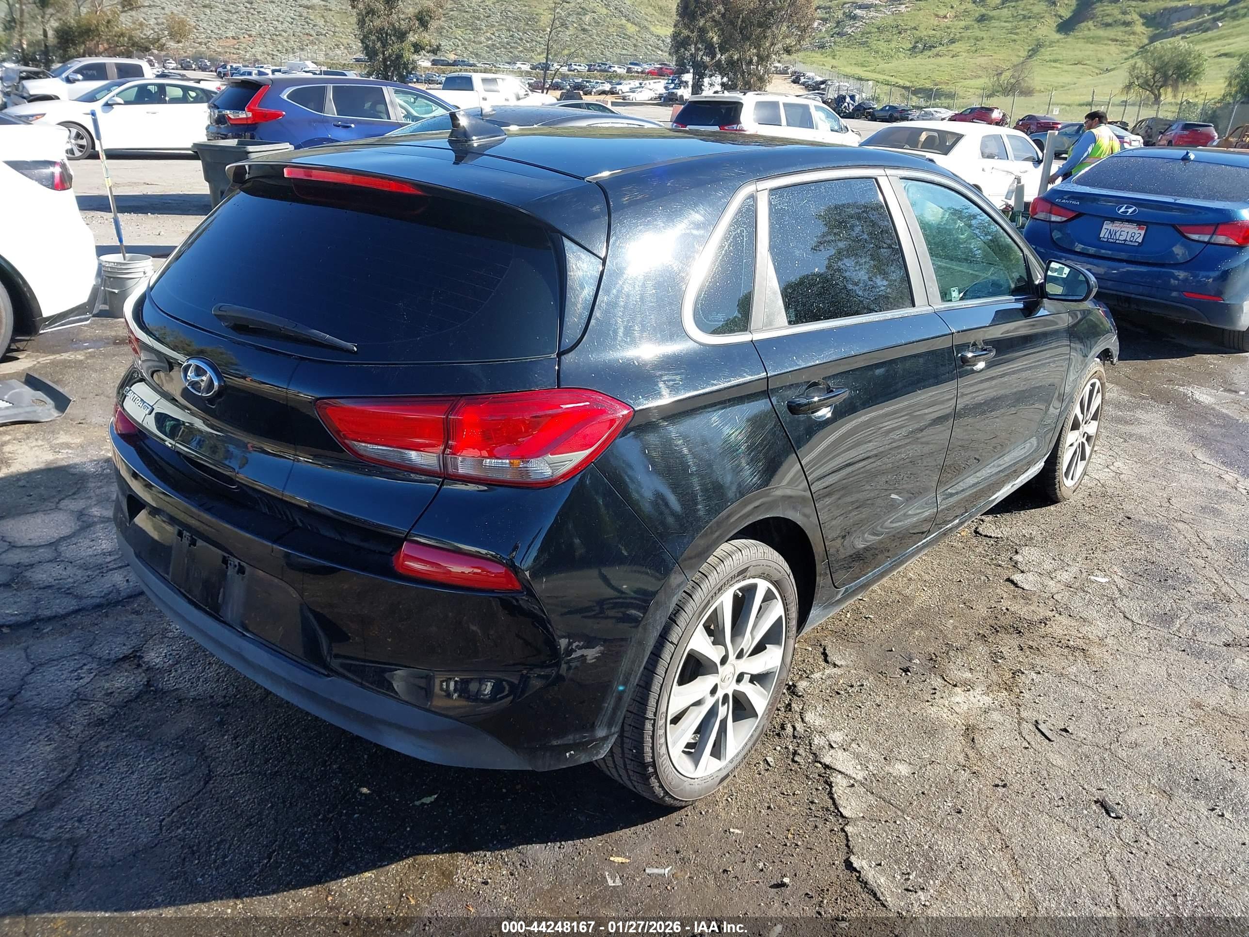 HYUNDAI ELANTRA image 4