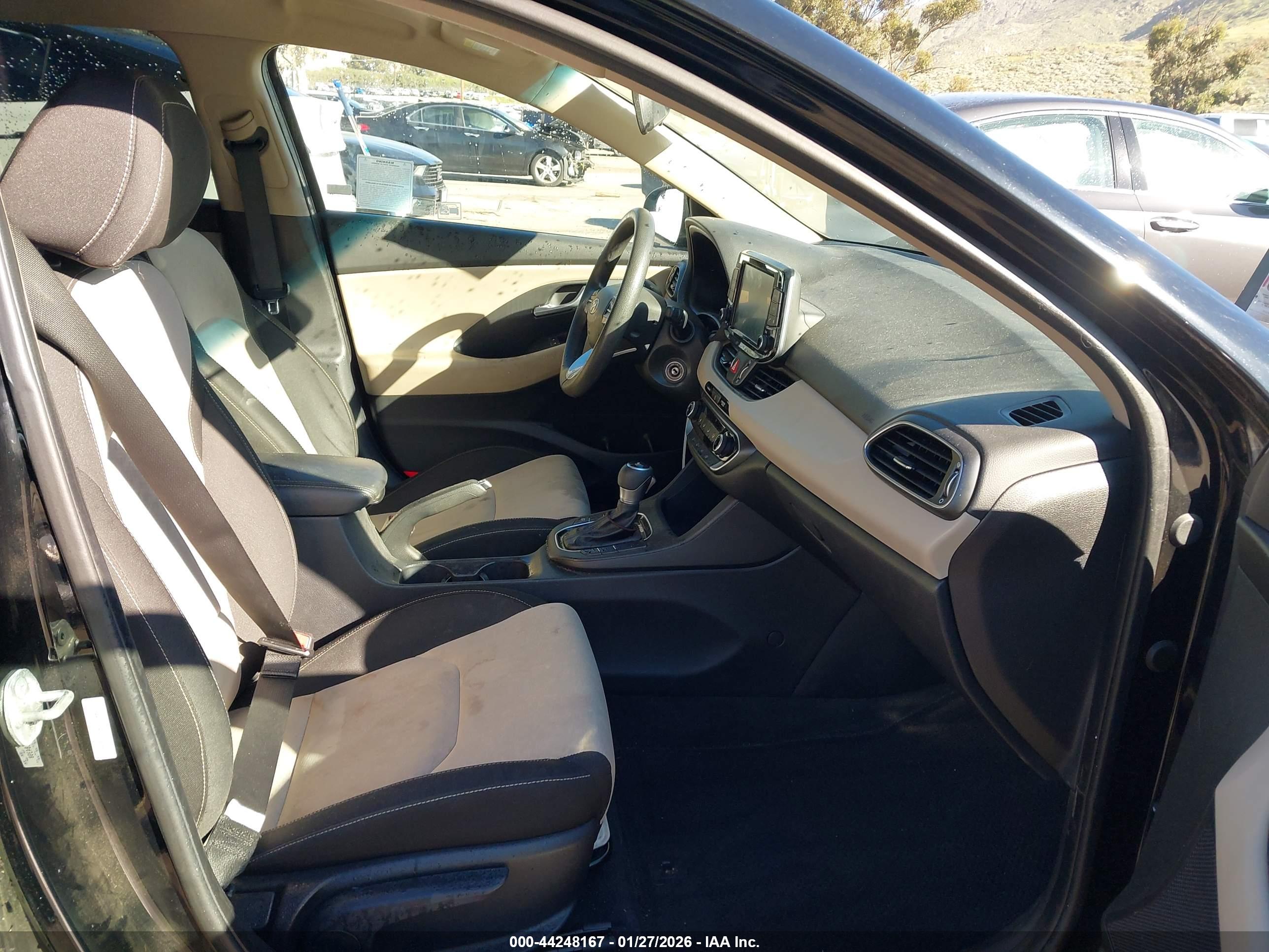 HYUNDAI ELANTRA image 5