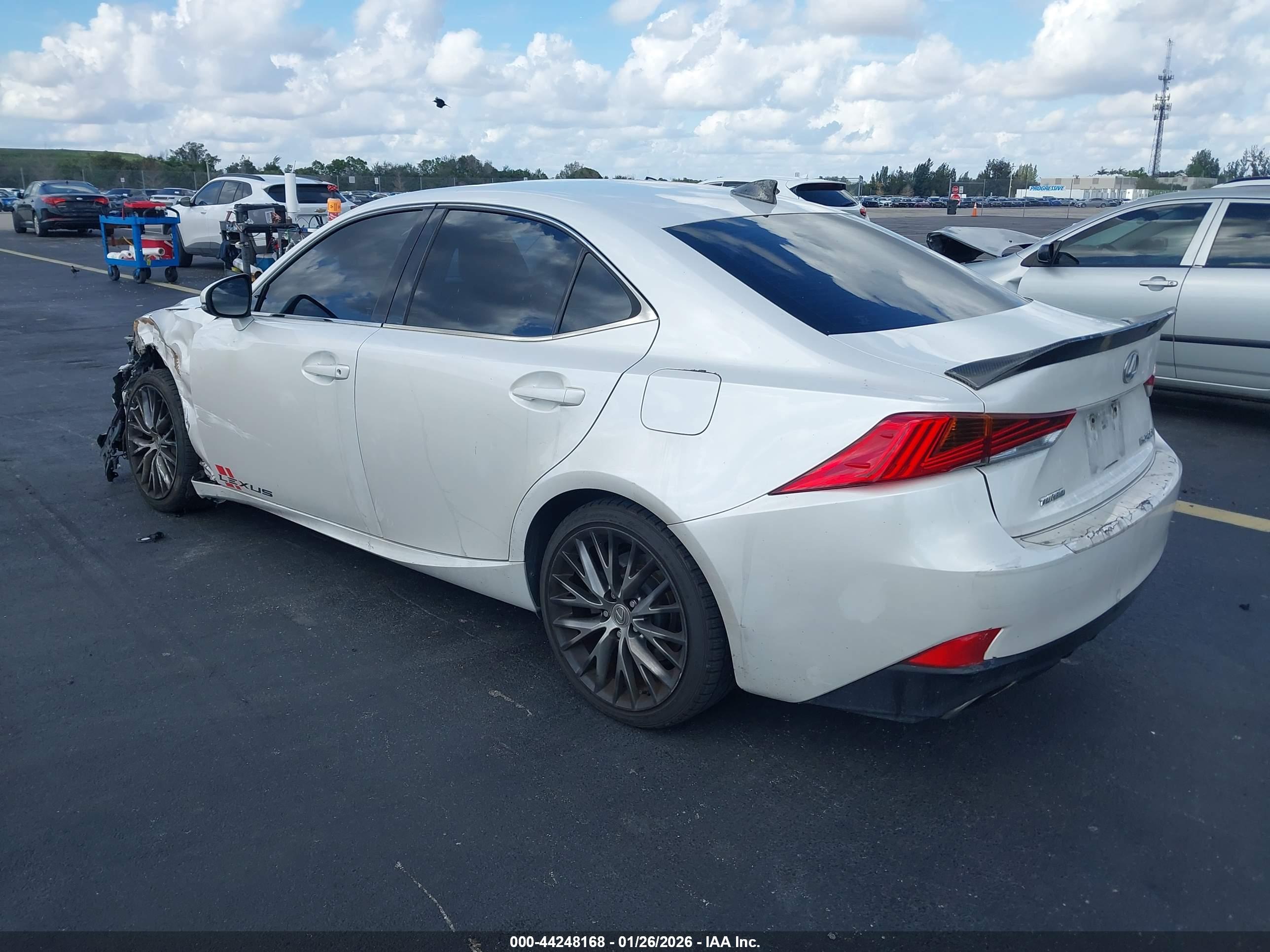LEXUS IS image 3