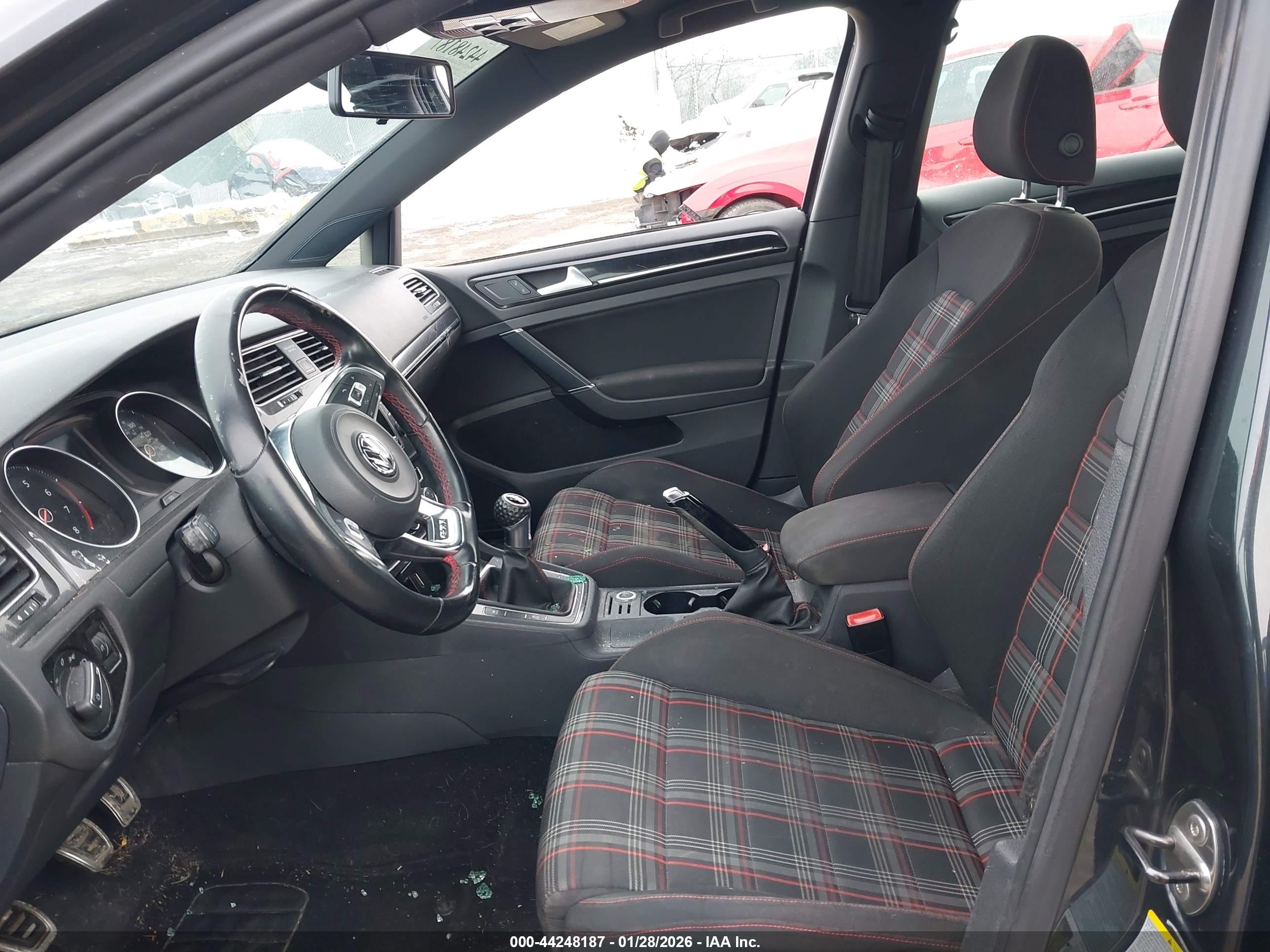 VOLKSWAGEN GOLF image 5