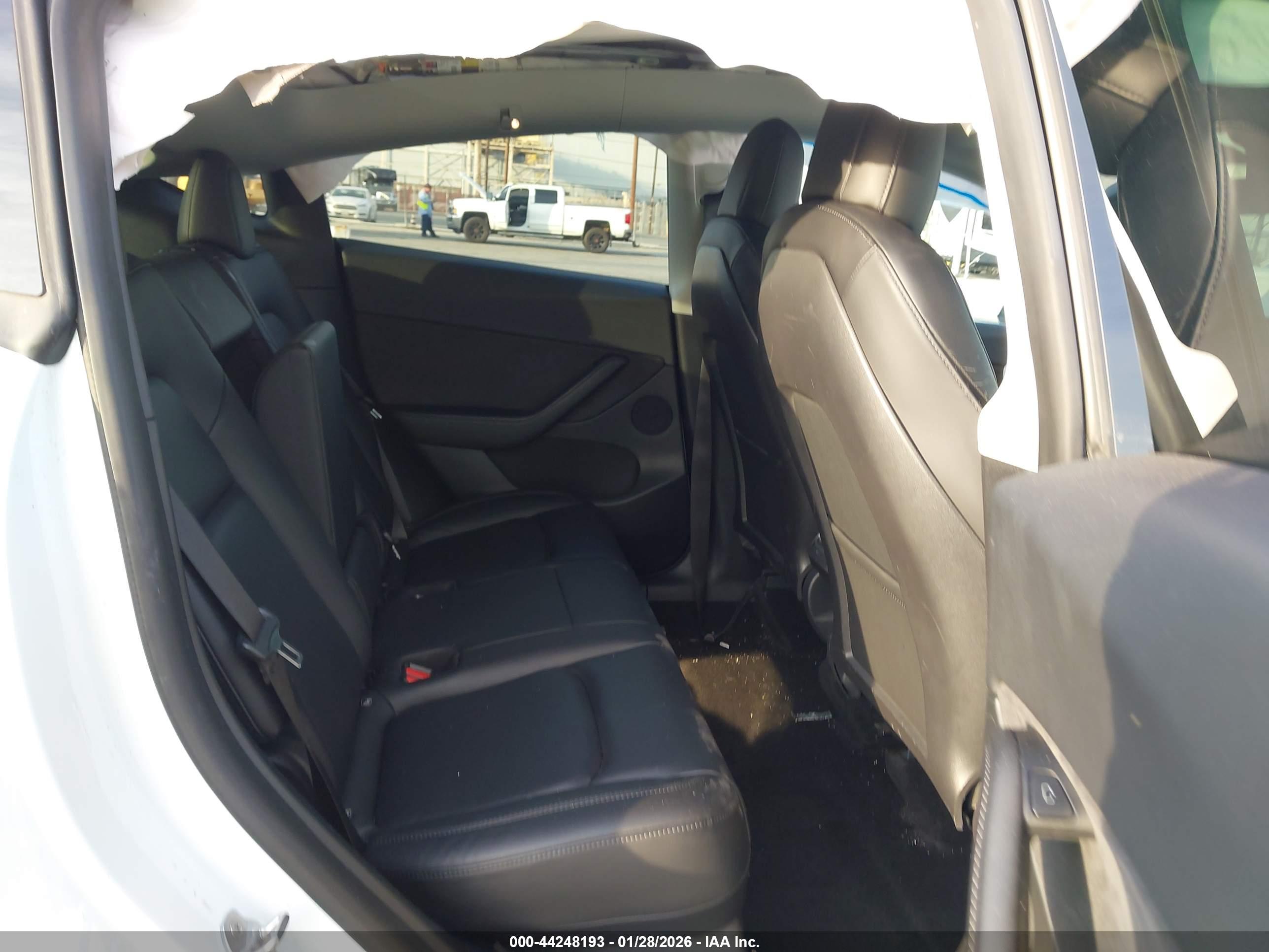 TESLA MODEL image 8
