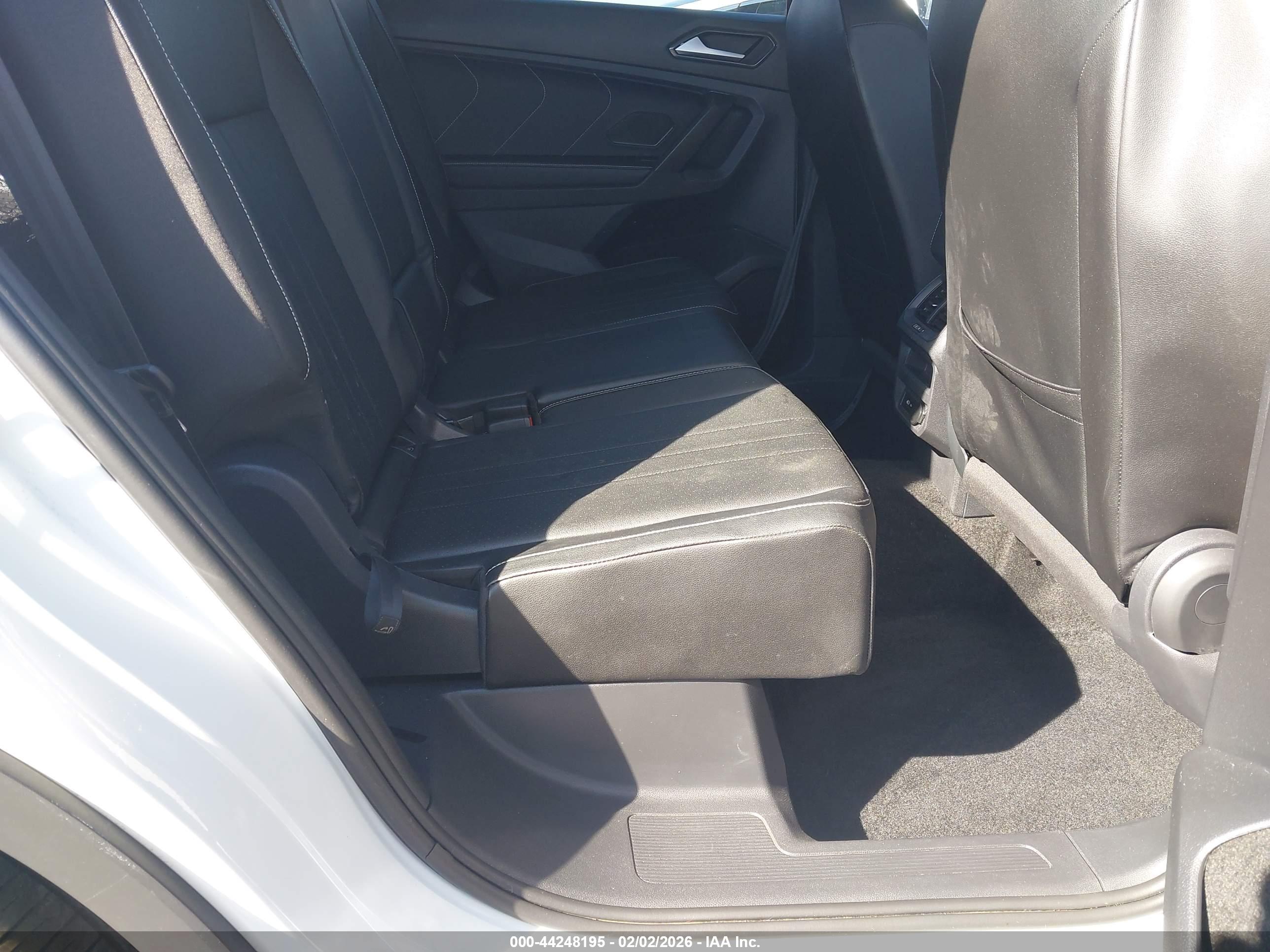 VOLKSWAGEN TIGUAN image 8