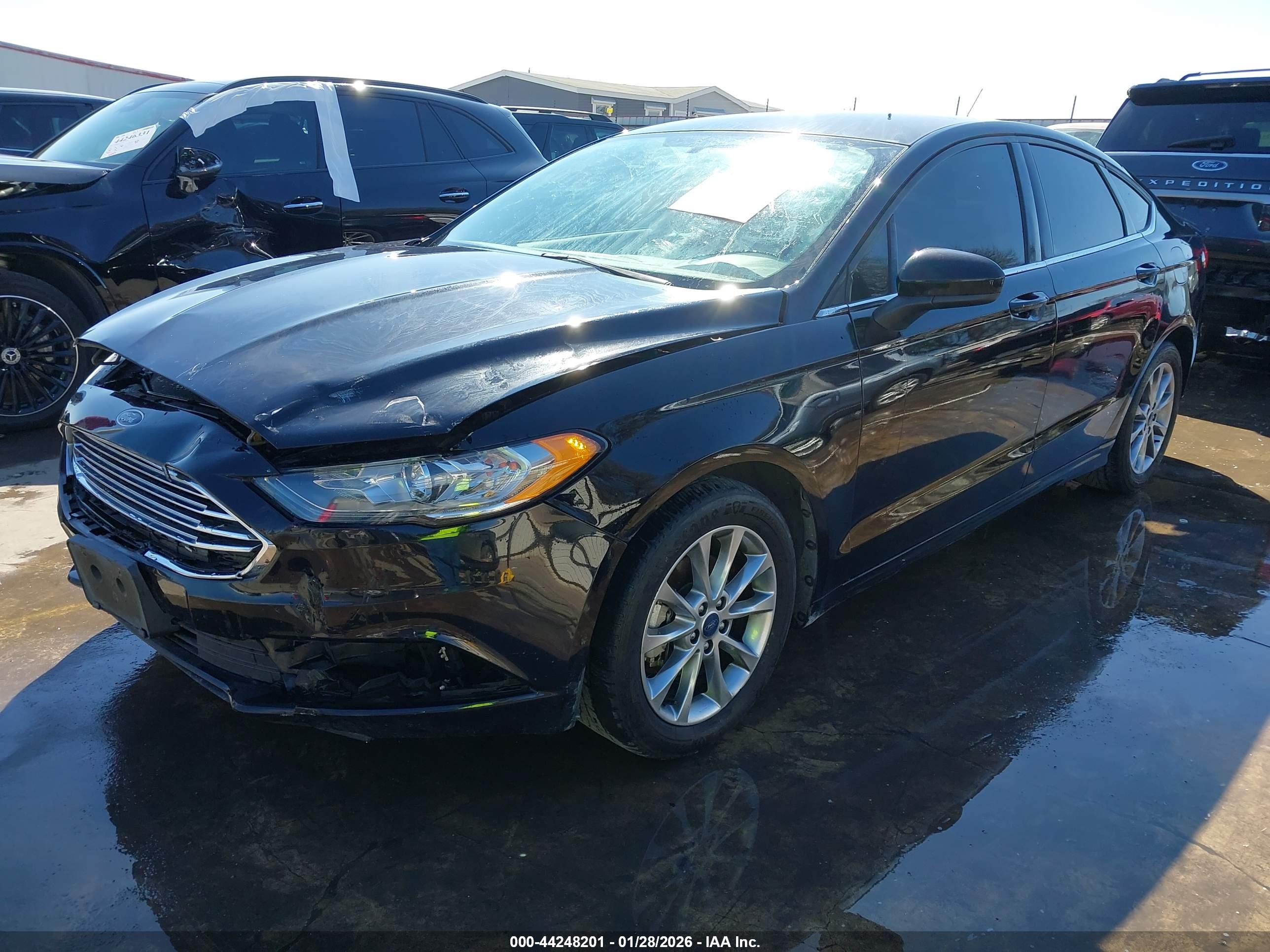 FORD FUSION image 2