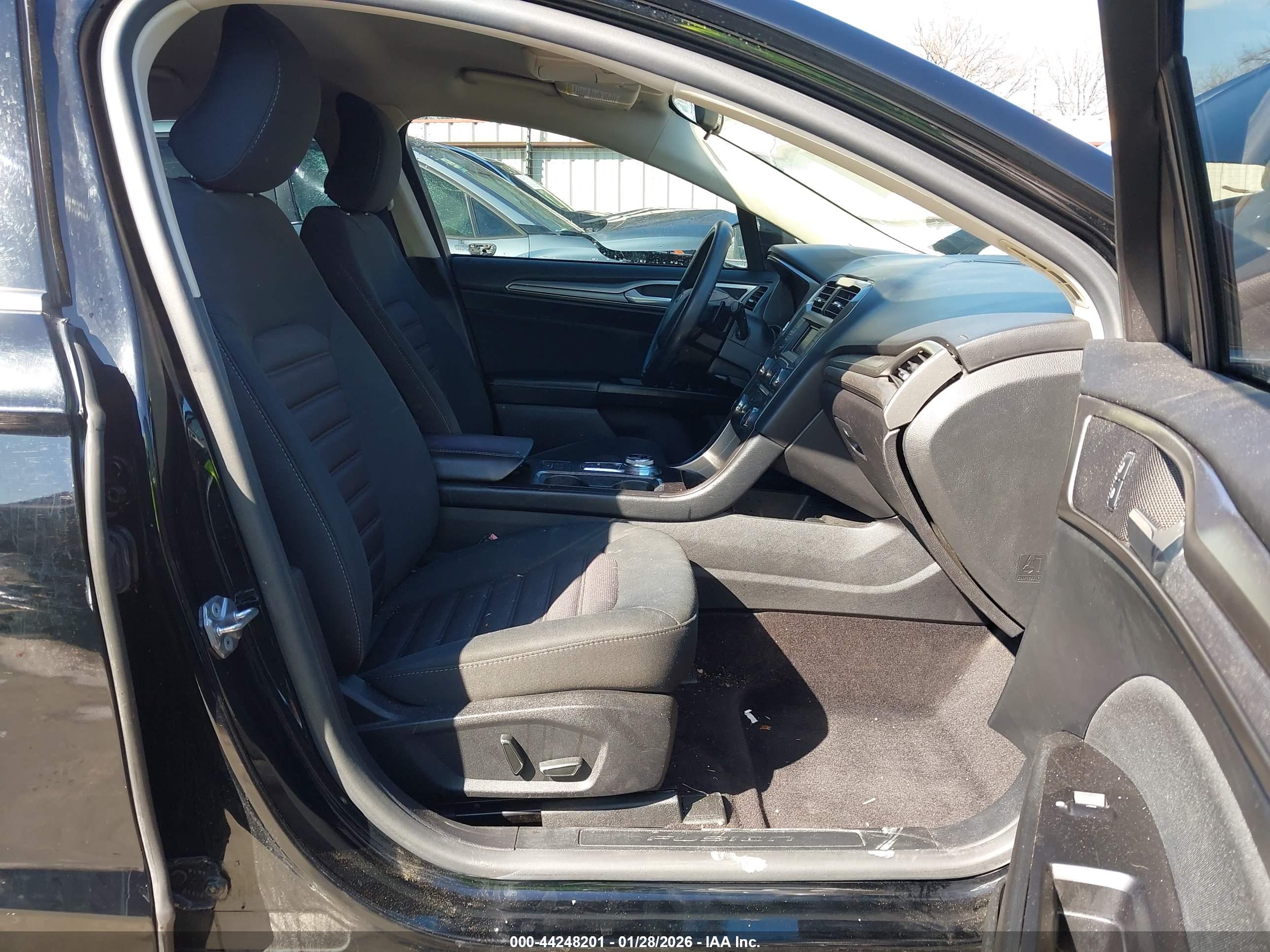 FORD FUSION image 5