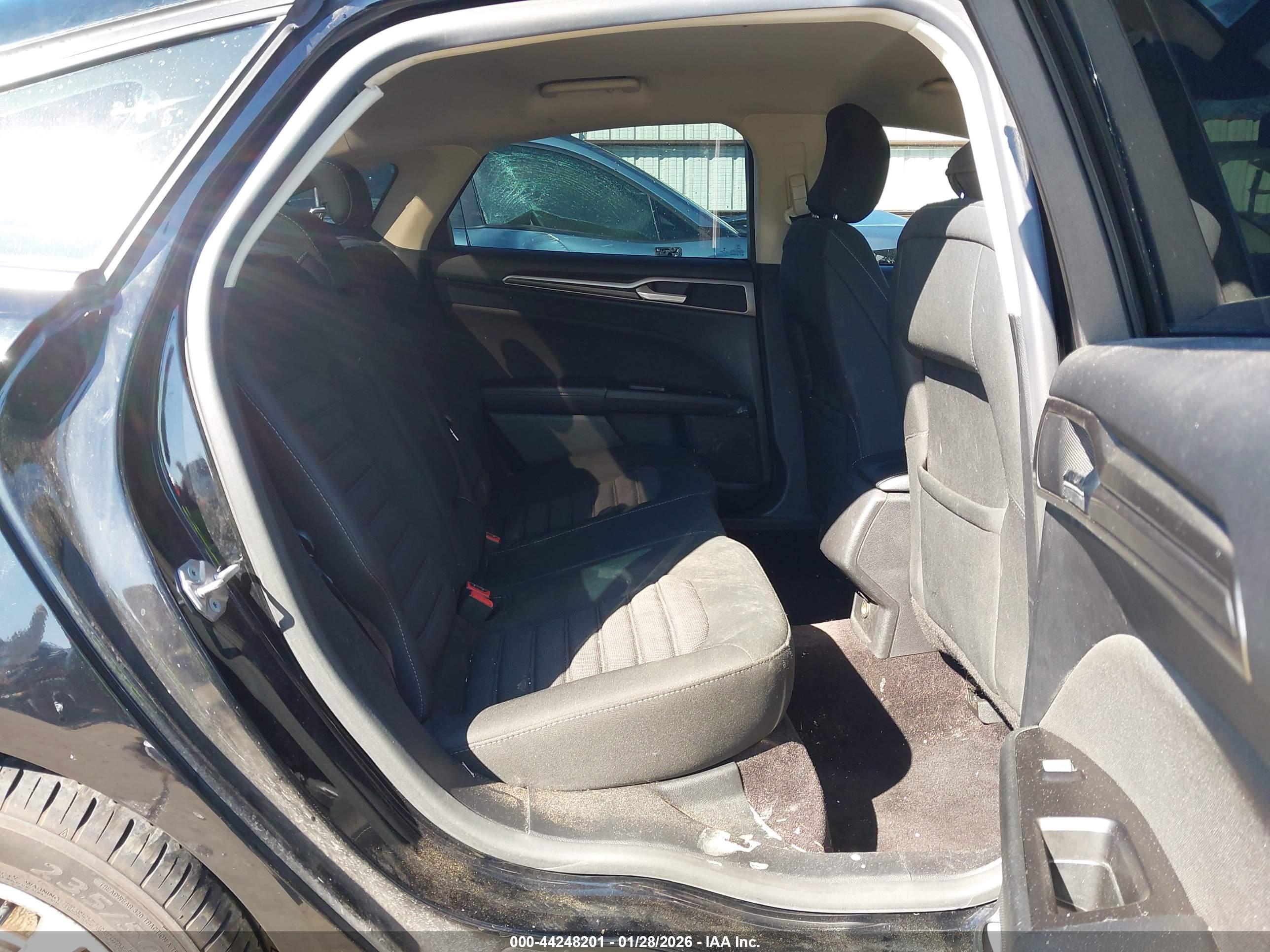 FORD FUSION image 8