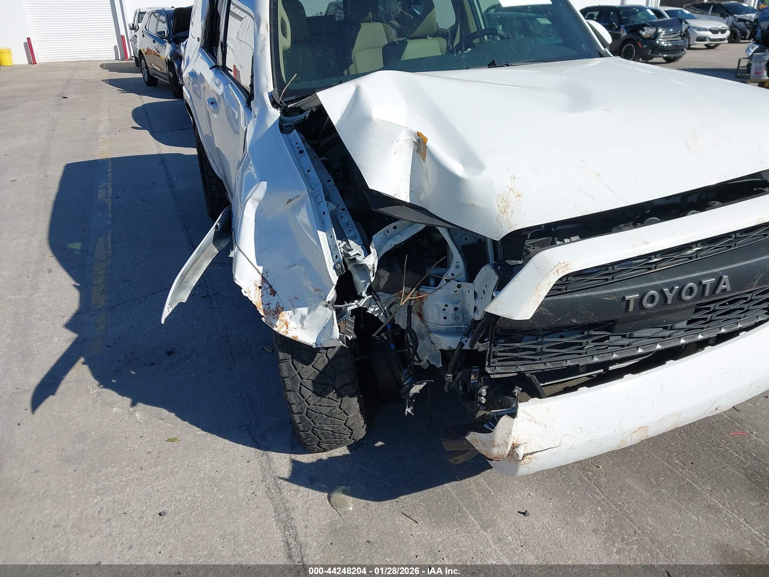 TOYOTA 4RUNNER image 6