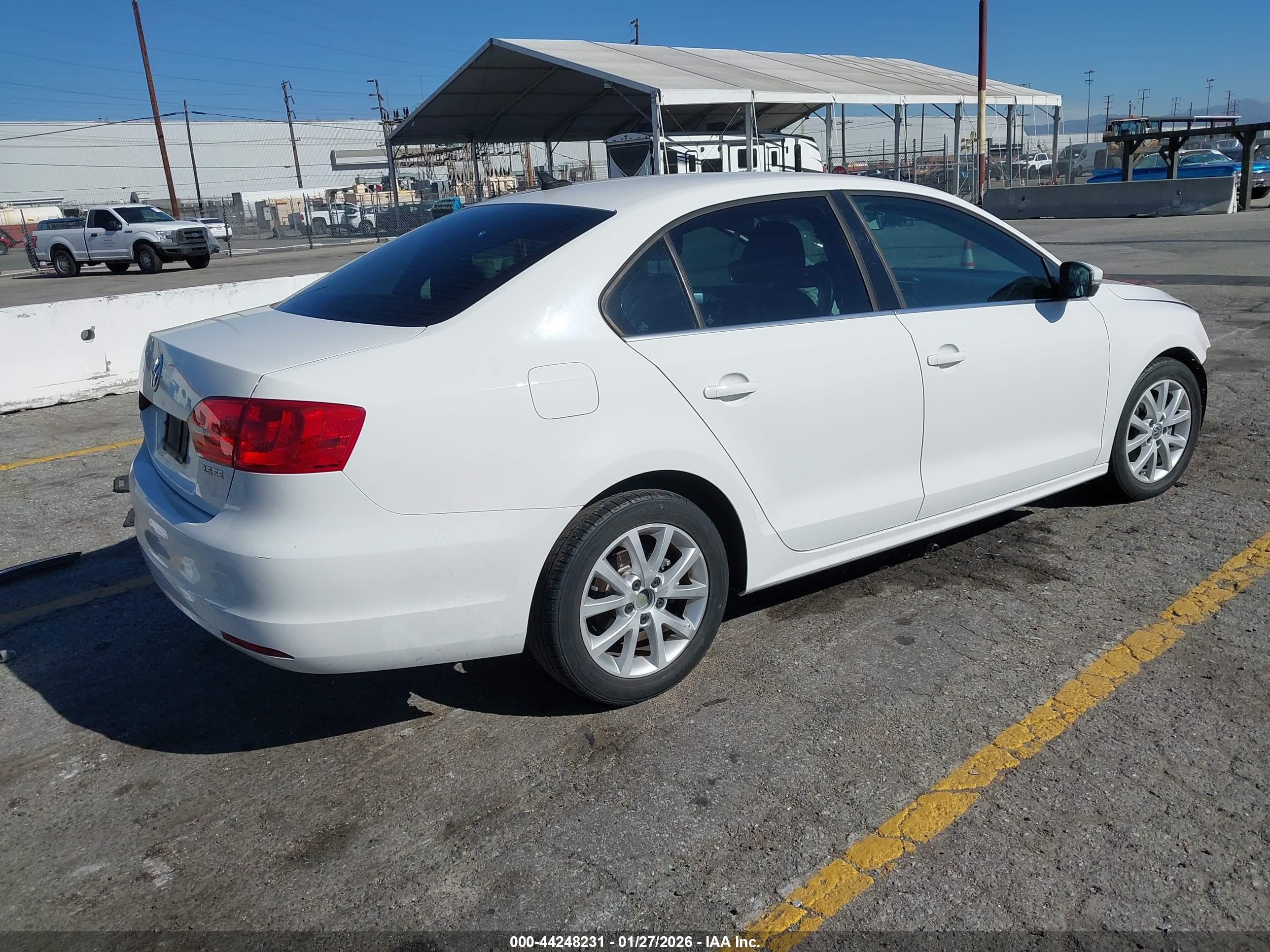 VOLKSWAGEN JETTA image 4