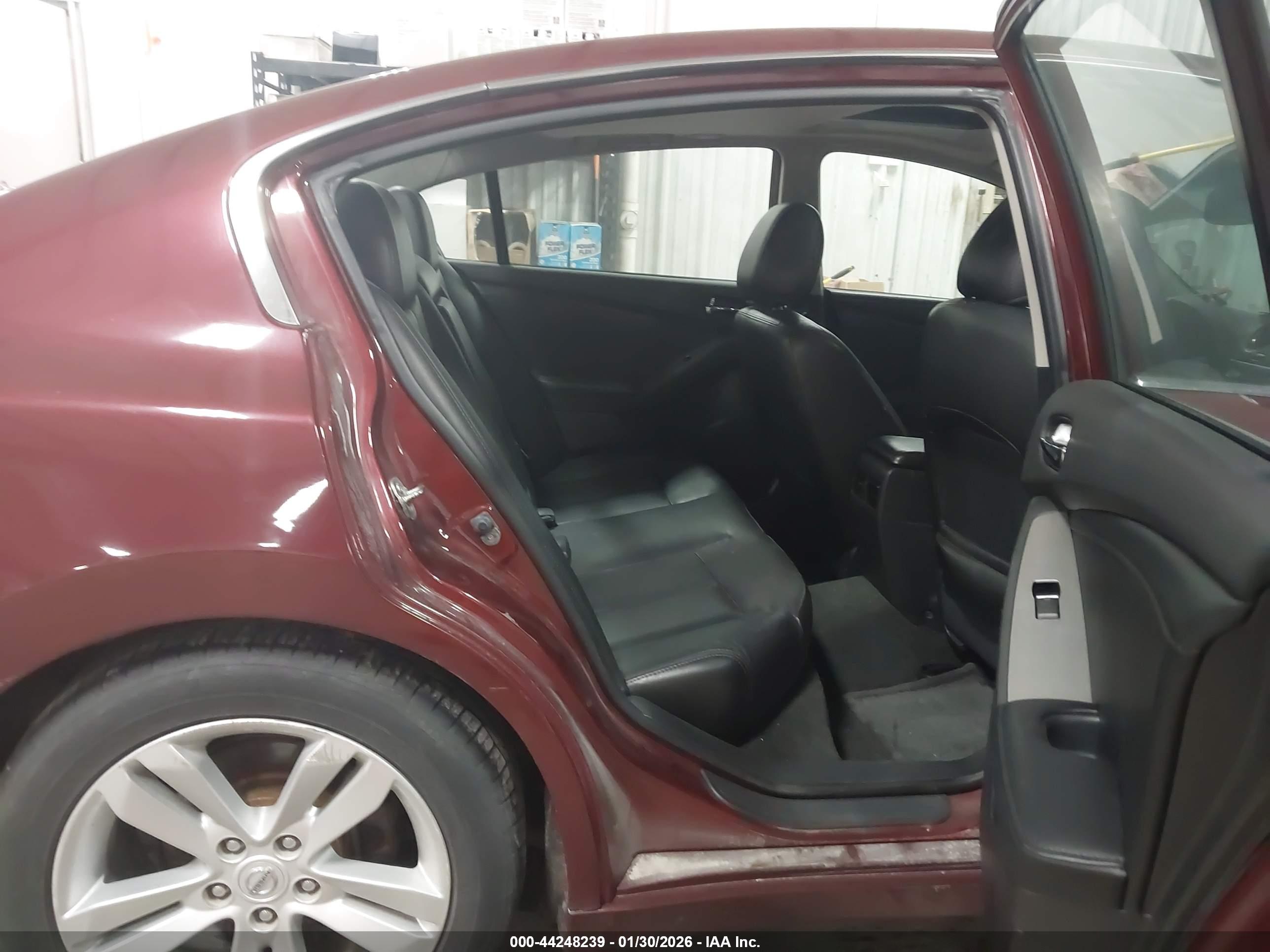 NISSAN ALTIMA image 8