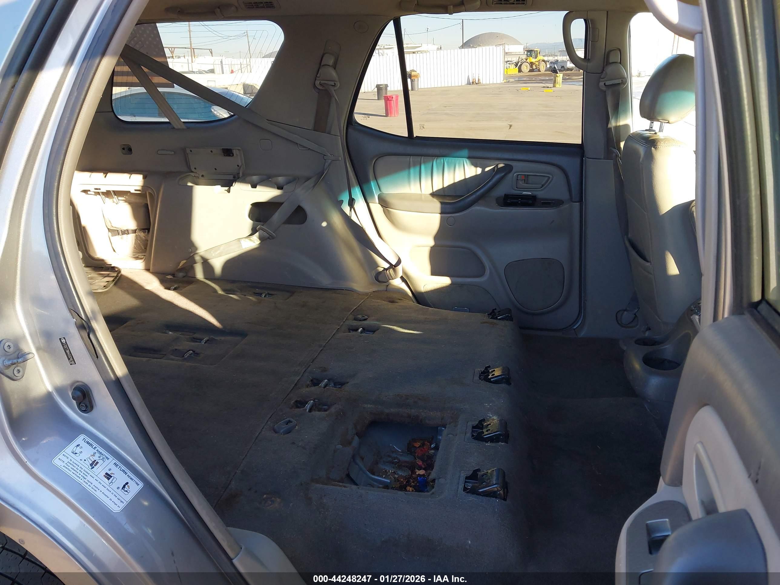 TOYOTA SEQUOIA image 8