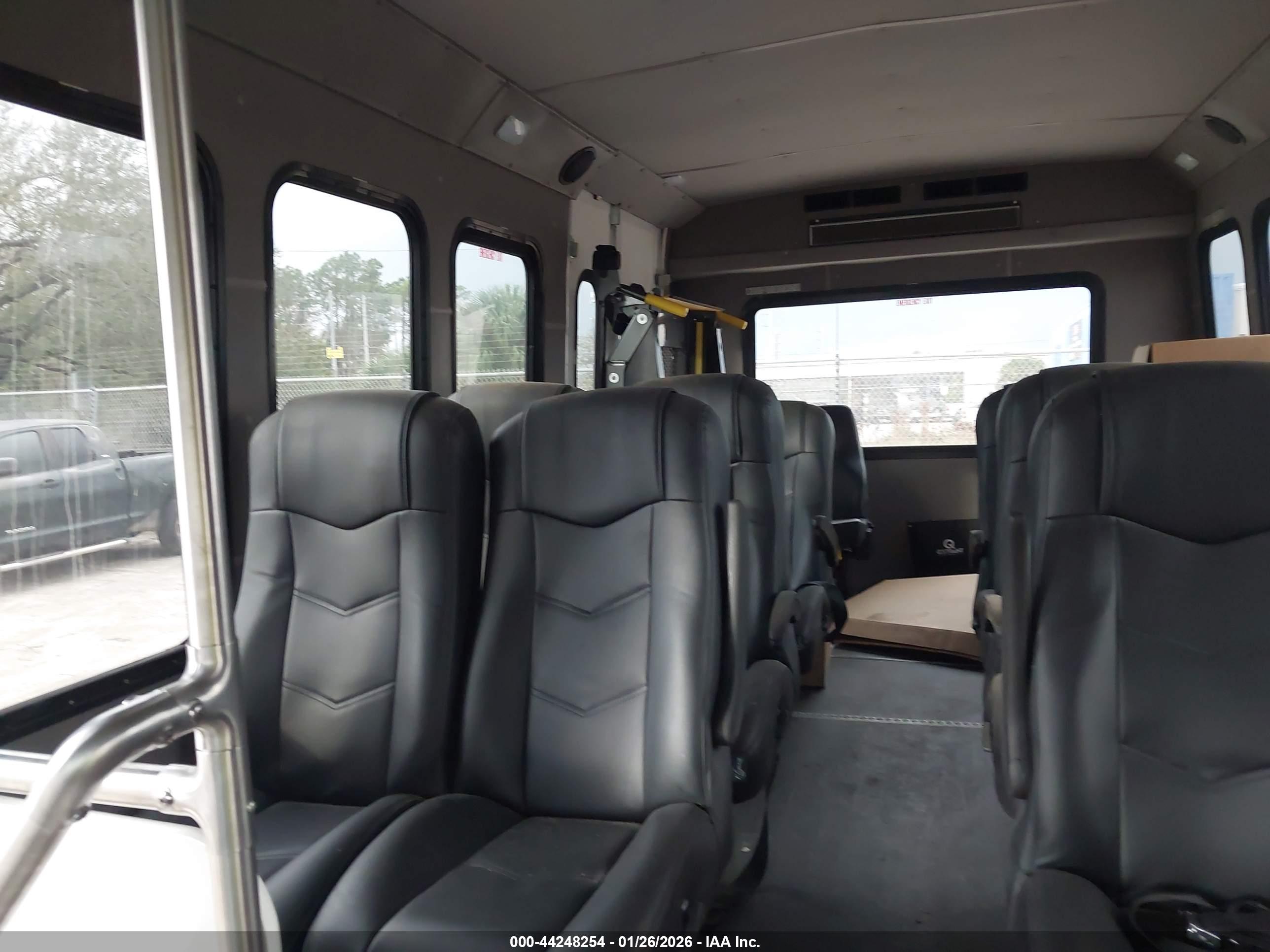 CHEVROLET EXPRESS image 7