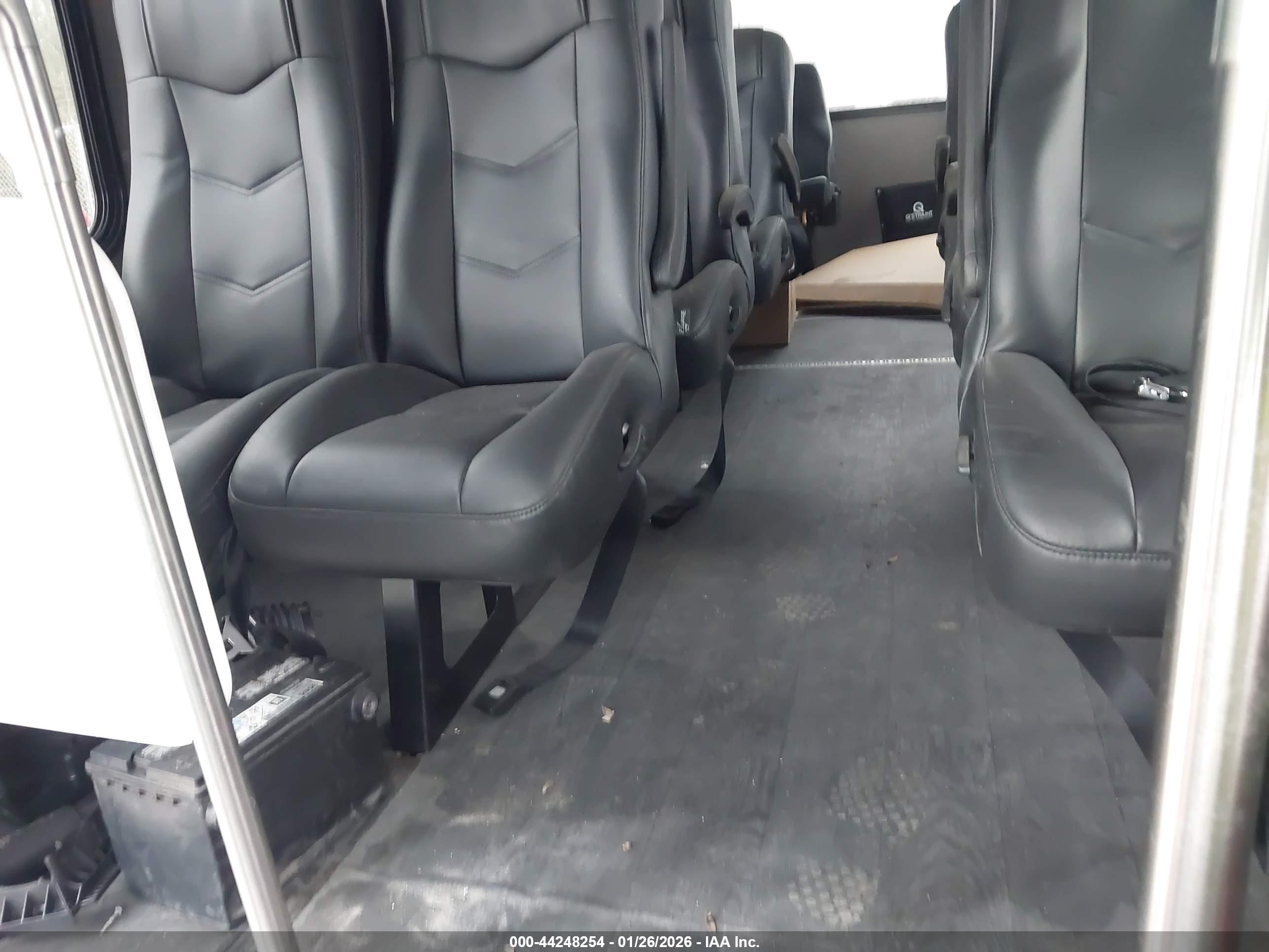 CHEVROLET EXPRESS image 8
