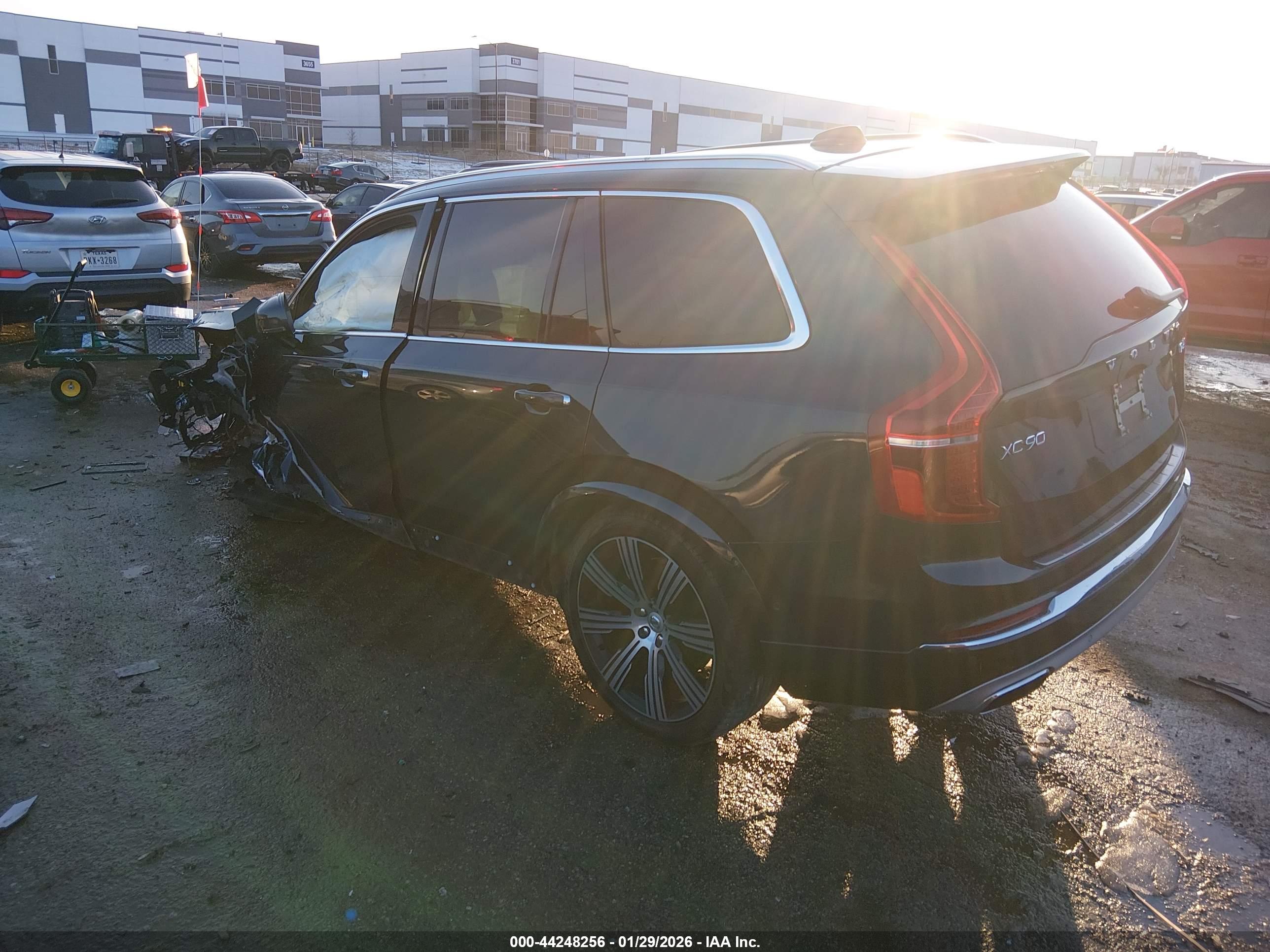 VOLVO XC90 image 3
